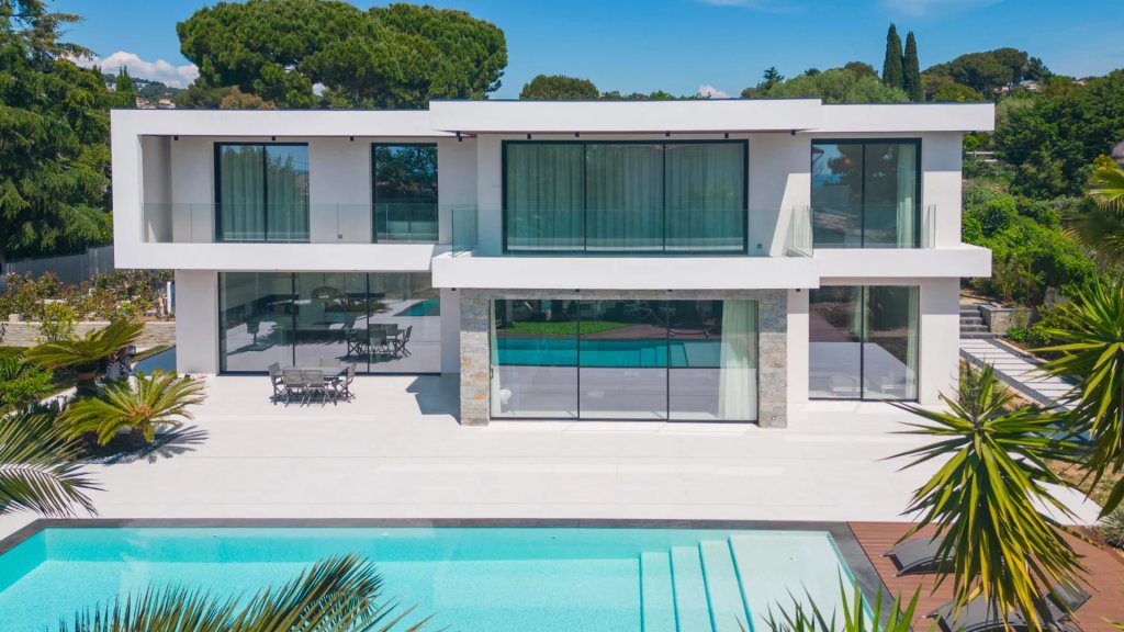 Villa for sale in Antibes — Modern Luxury Villa Antibes | 5-Bedroom Contemporary Family Estate