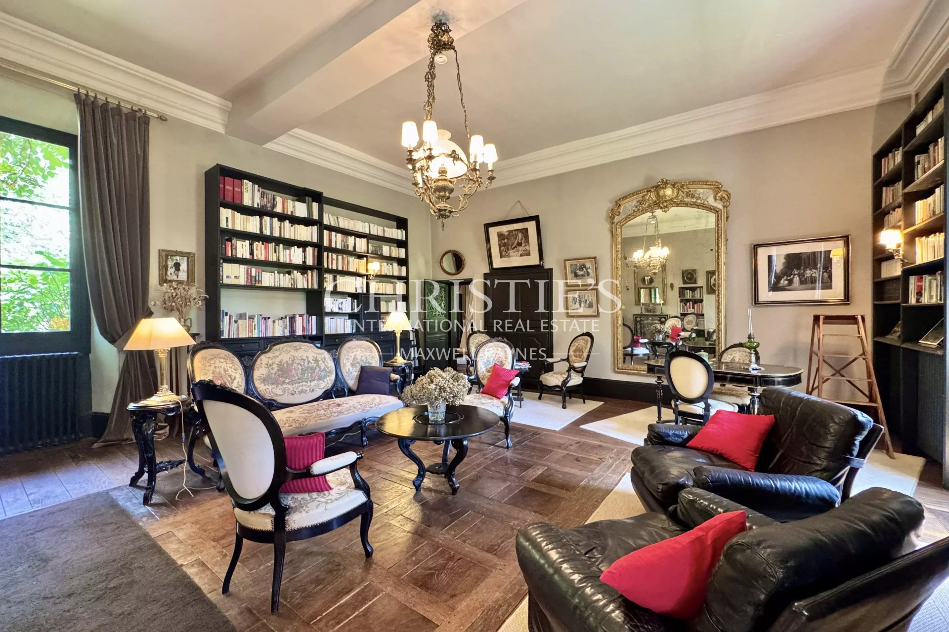 6 Bedroom Villa/Townhouse's Image 17