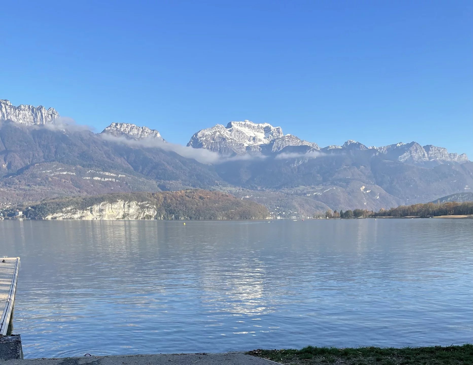 Villa d'architecte au bord du lac d'Annecy