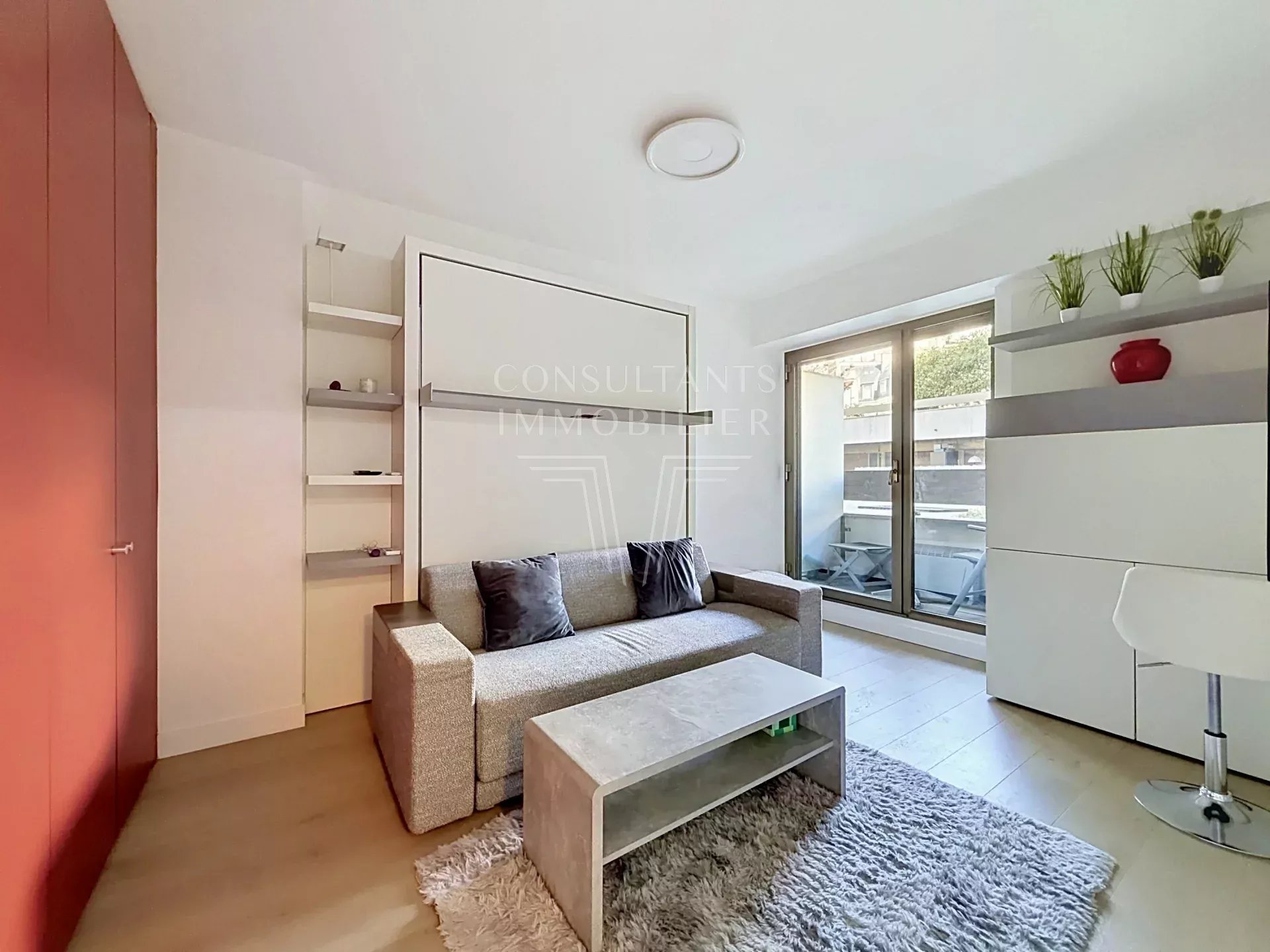 PARIS XVIe – AVENUE FOCH – STUDIO MEUBLÉ AVEC BALCON – CLÉ EN MAIN