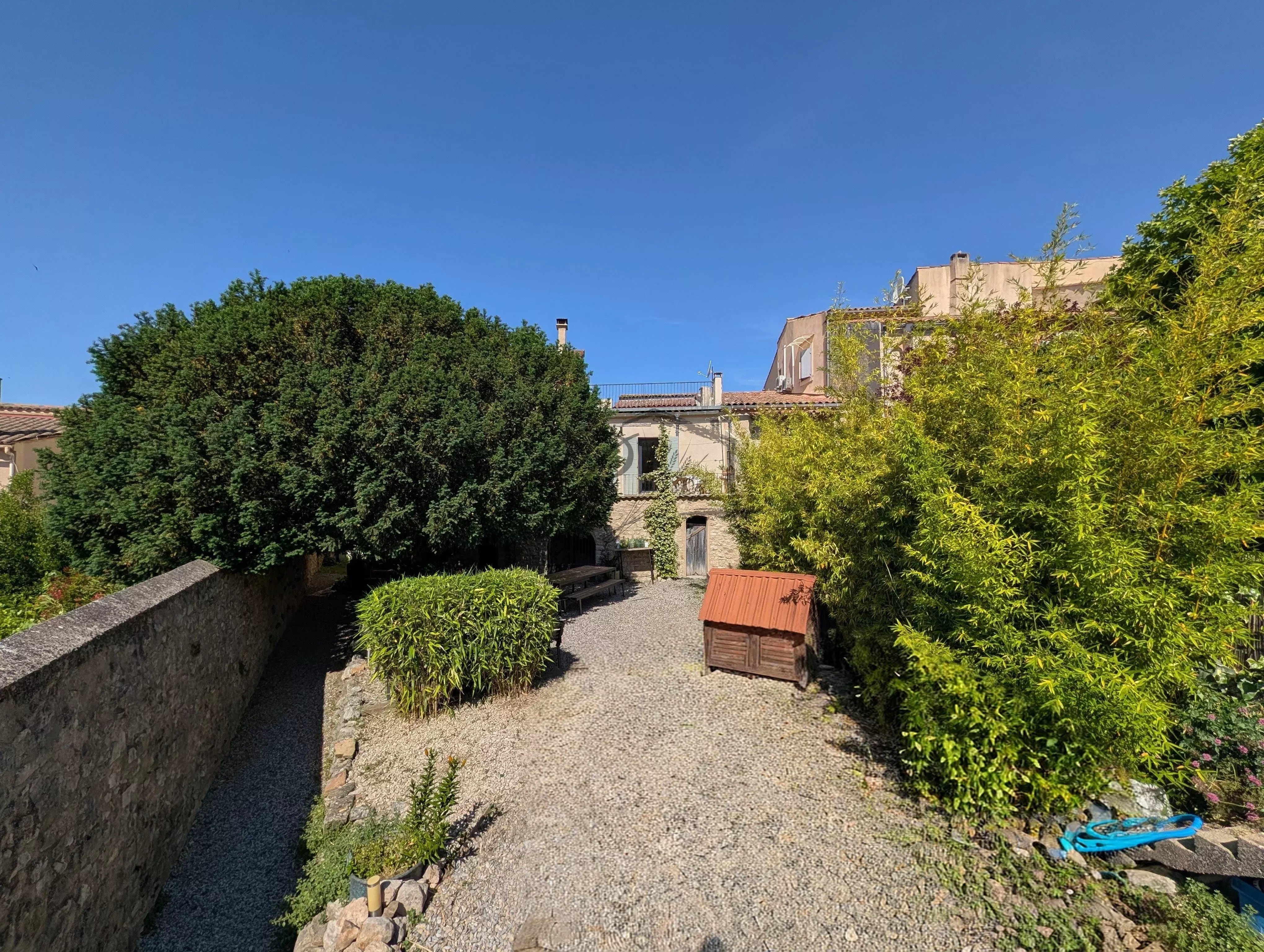 Charmante maison de village à La Bastide-des-Jourdans avec jardin et garage