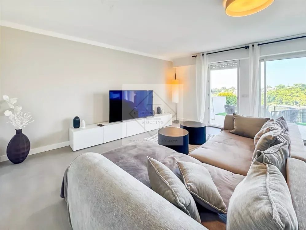 MAGNIFIQUE MAISON MITOYENNE AVEC VUE MER & COLLINES – 4 CHAMBRES – DOUBLE GARAGE – PISCINE — photo 4