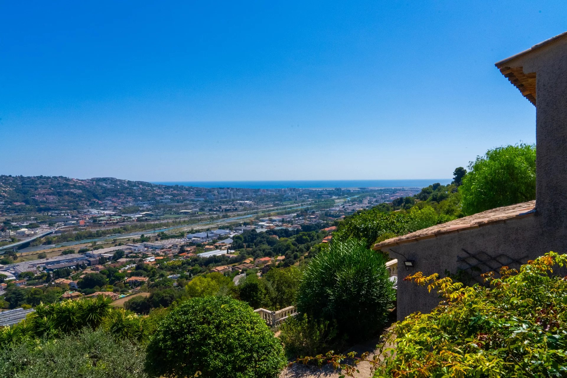 VILLA 285 M2 VUE PANORAMIQUE MER ET MONTAGNES À SAINT LAURENT DU VAR