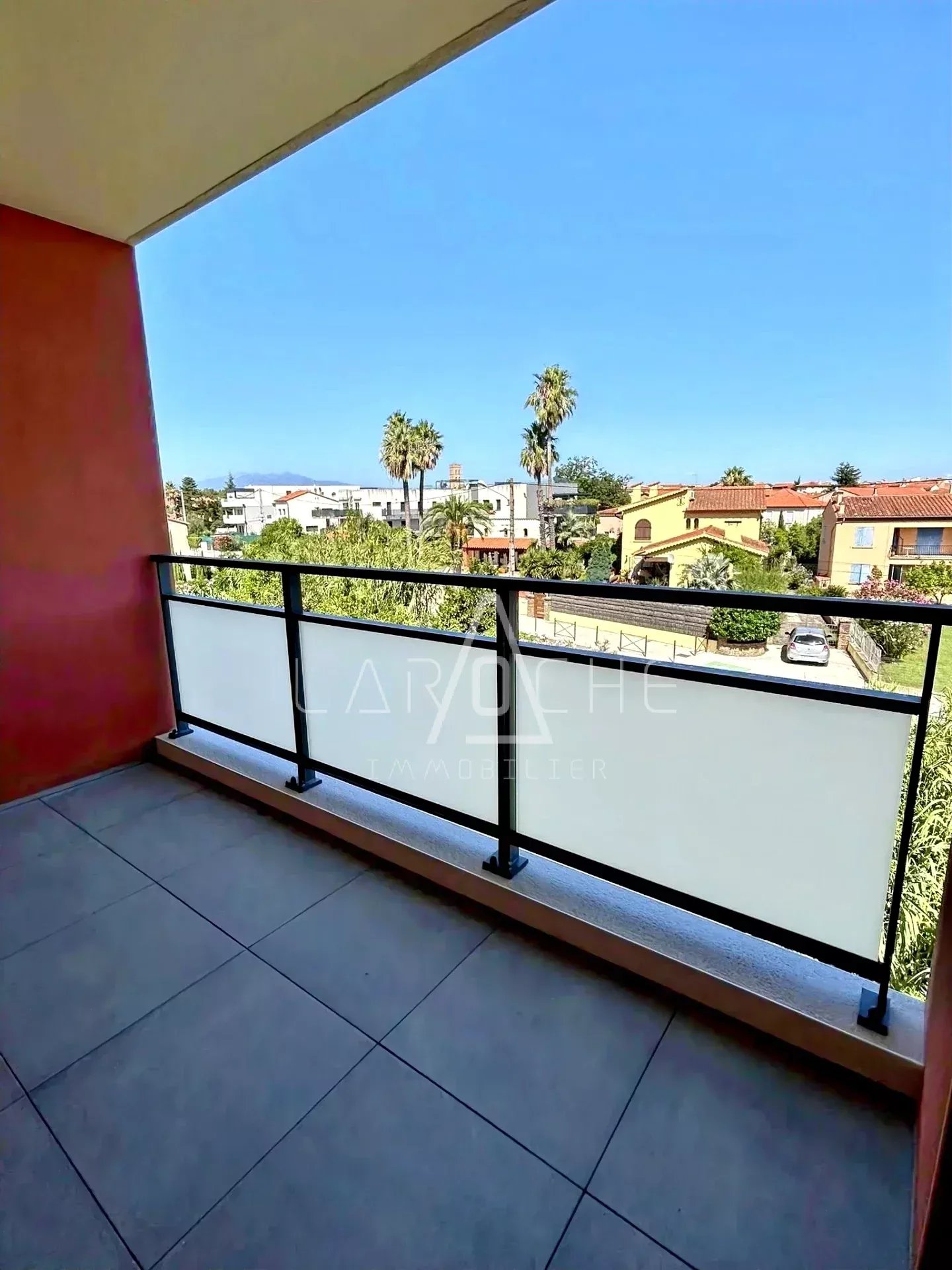 APPARTEMENT T2 - TERRASSE - PARKING