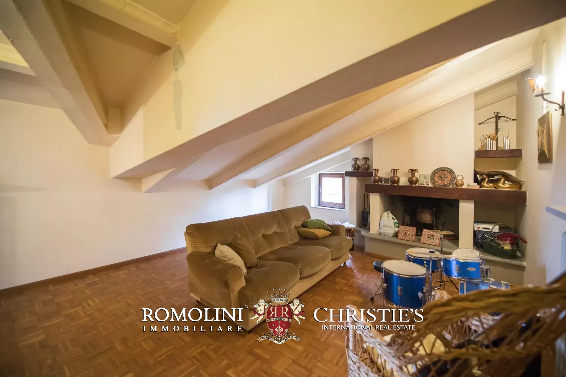 6 Bedroom Villa/Townhouse's Image 46