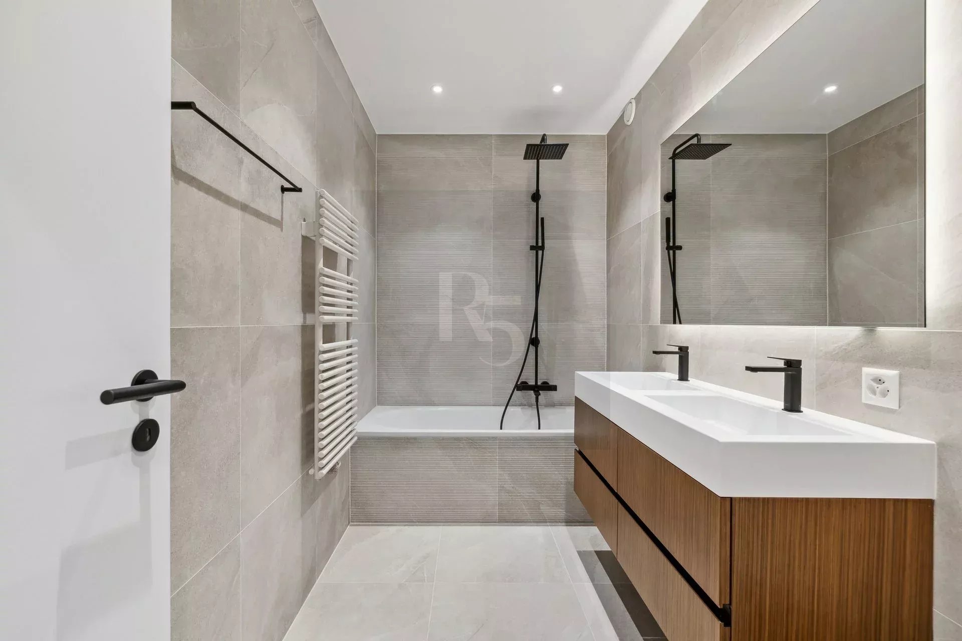 Modern 3-Bedroom Apartment with Panoramic Views in Cologny — photo 4