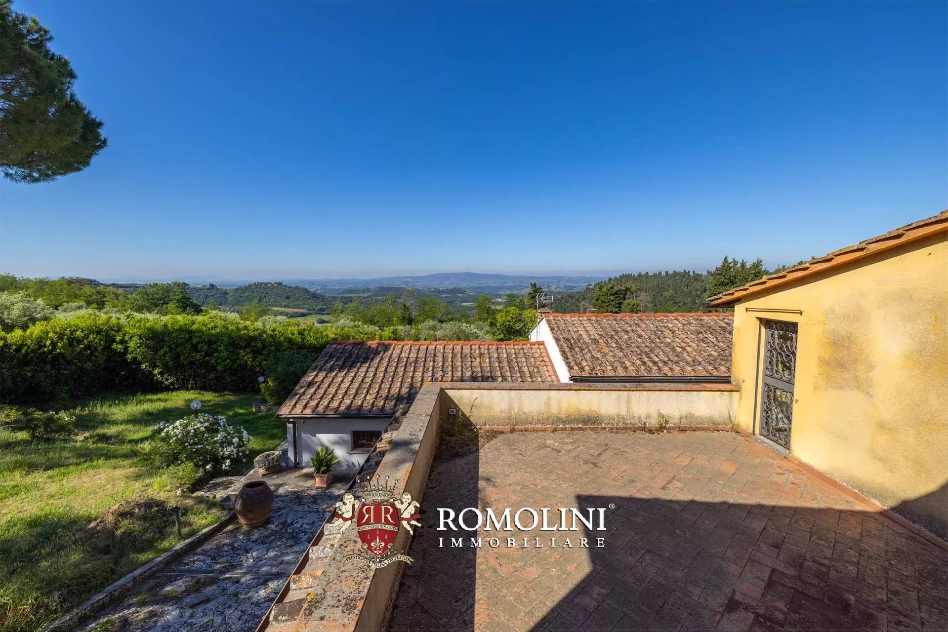 8 Bedroom Villa/Townhouse's Image 28