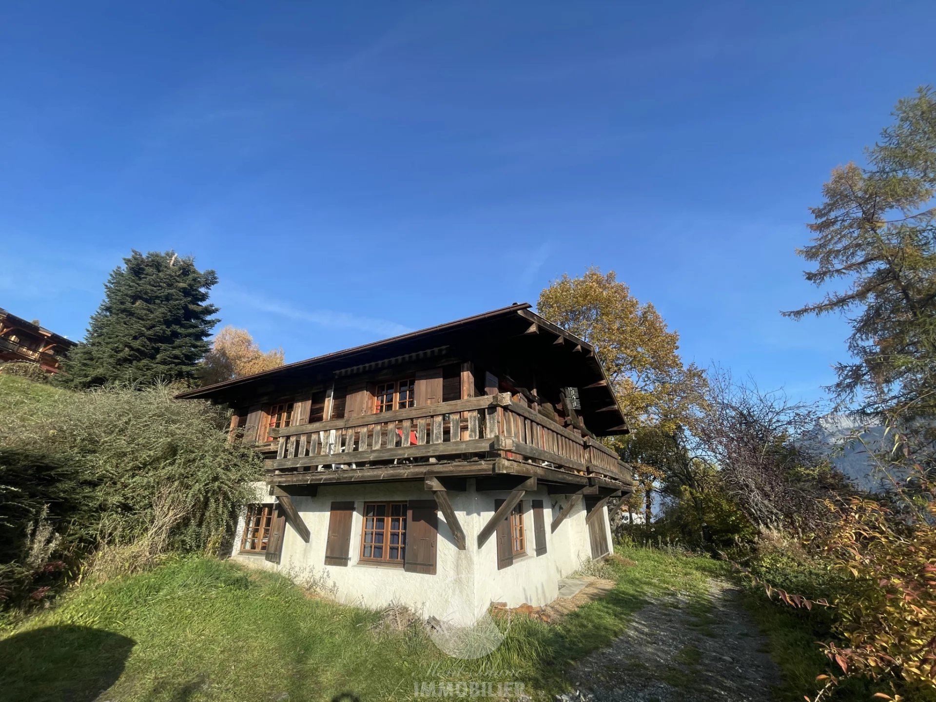 CHALET EN MADRIER COMBLOUX