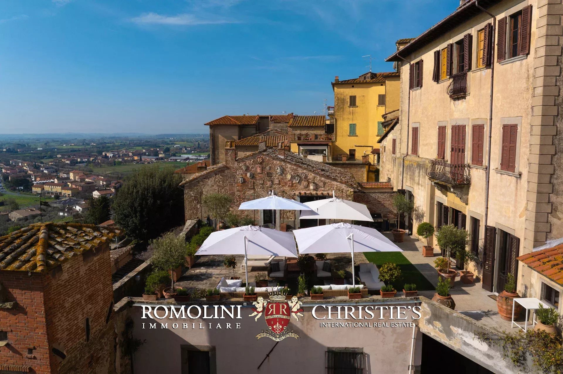  ELEGANTE APPARTAMENTO CON TERRAZZA PANORAMICA IN VENDITA A CASTIGLION FIORENTINO, TOSCANA