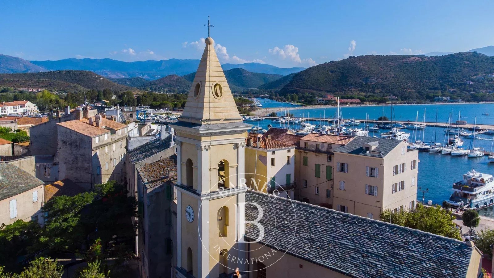 Saint-Florent, exceptional estate, 8 rooms, walking distance to beach, swimming pool, panoramic sea view - picture 23 title=