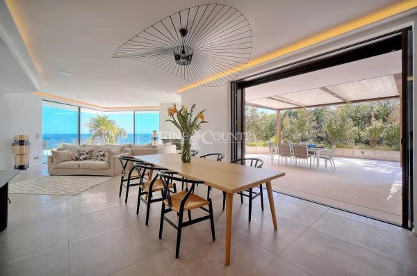 Waterfront Family Estate in Théoule-sur-Mer | Luxury Seafront Villa — photo 7