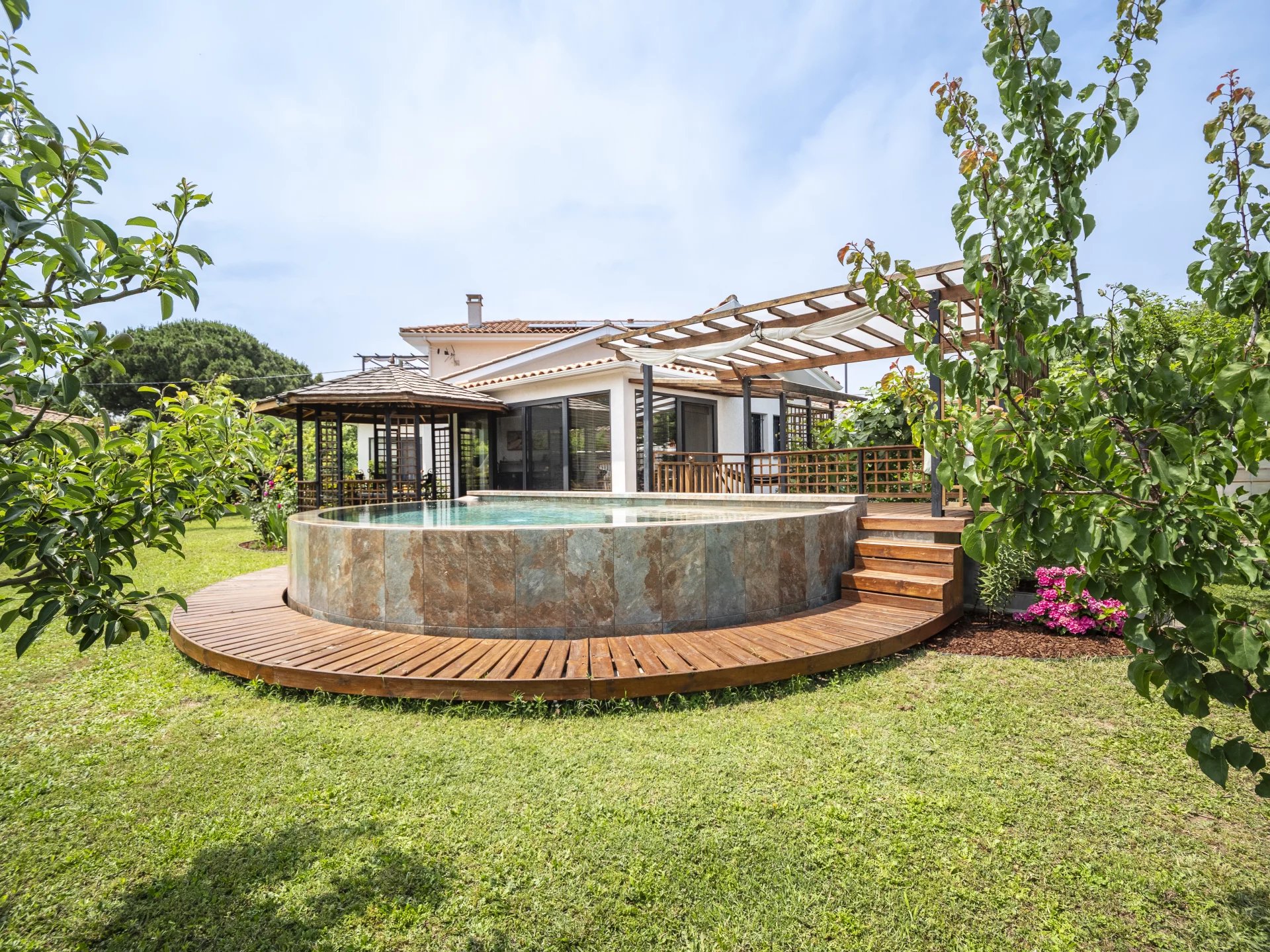 DETACHED HIGH-QUALITY CONTEMPORARY VILLA, PALAU-DEL-VIDRE