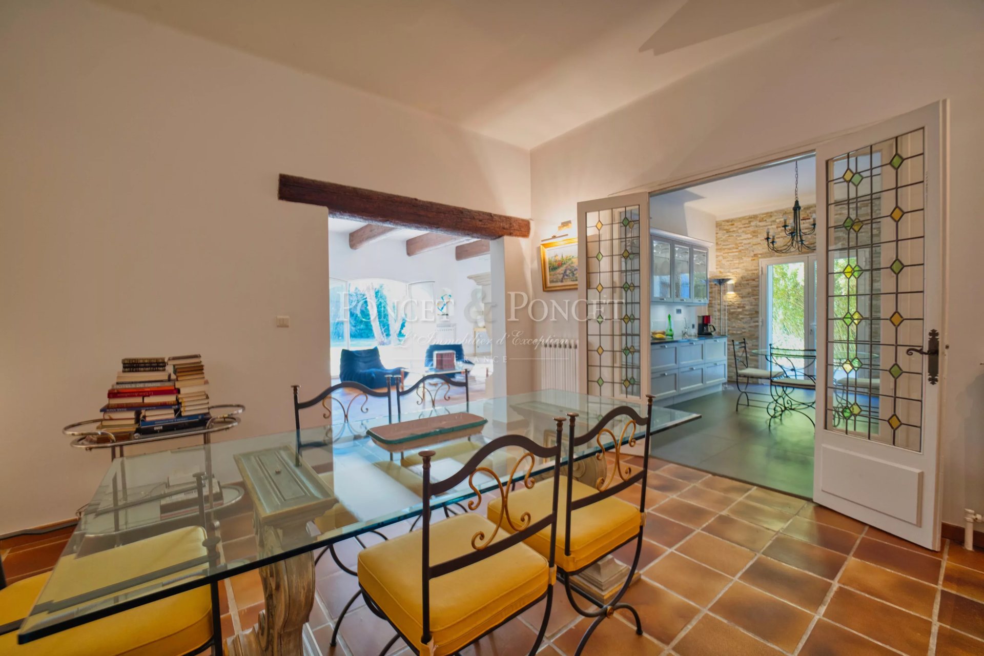 8 Bedroom Villa/Townhouse's Image 9