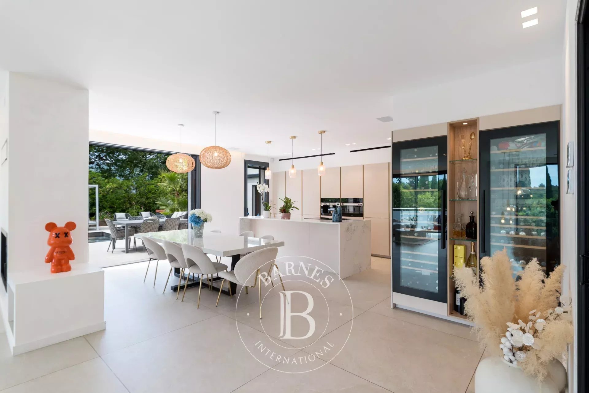 Stunning Contemporary Home – 5 Bedrooms – Smart Home – Pool – Independent Studio - picture 8