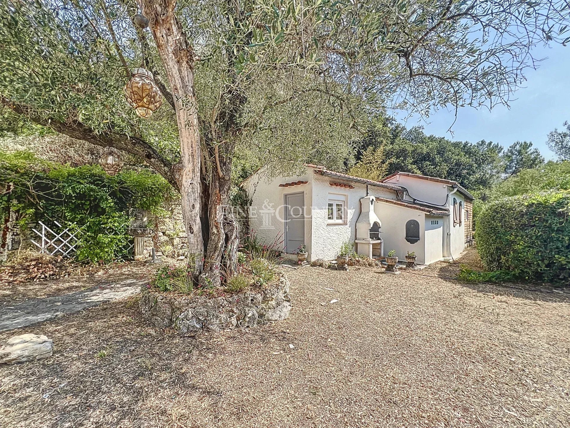 Photo of For sale Villa in Grasse with 3 apartments