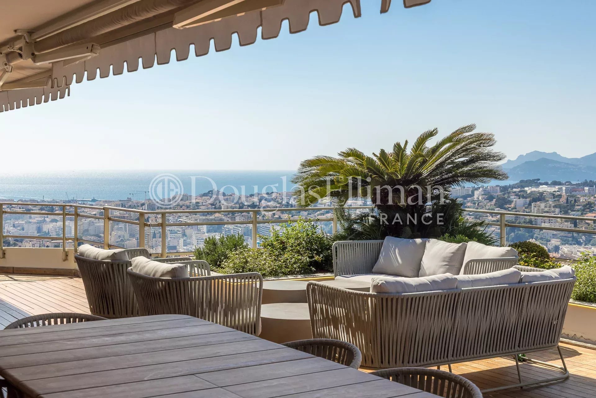 LE CANNET – Duplex avec vue panoramique sur la mer - Image nᵒ2