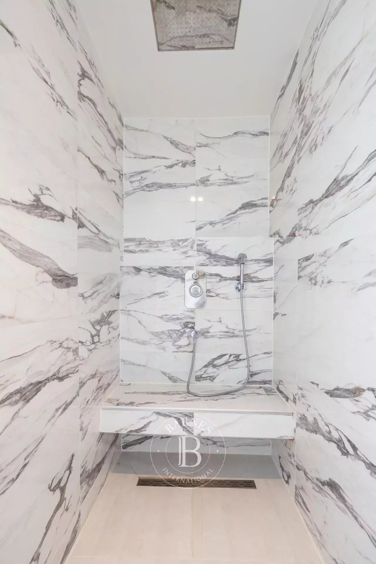 Charmante villa dans le prestigieux quartier des Chasseurs