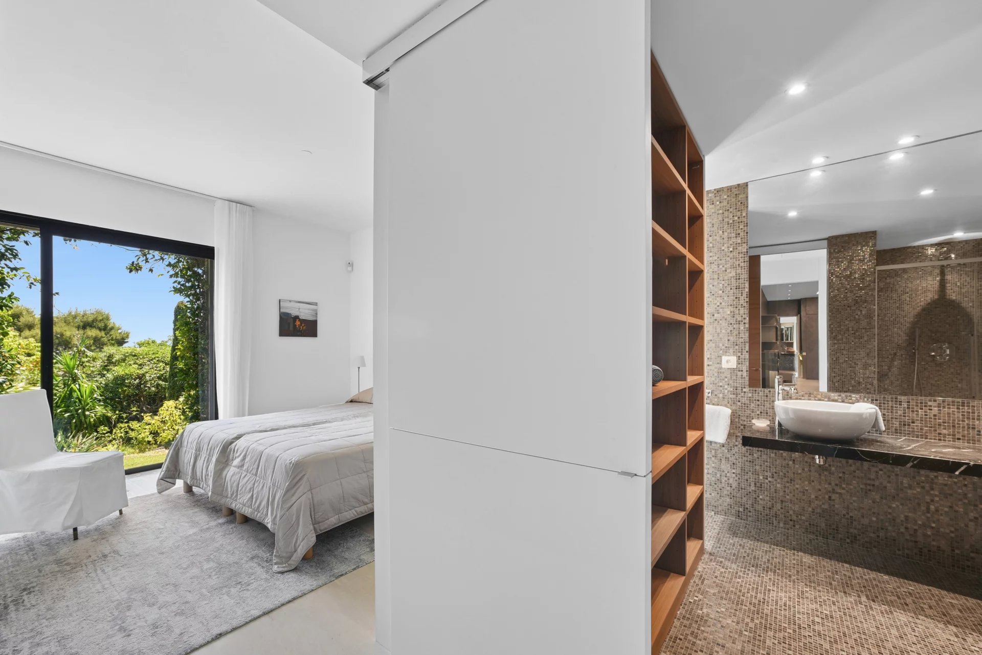 Villa contemporaine d'exception à Èze Bord de Mer – Un véritable écrin entre mer et montagne