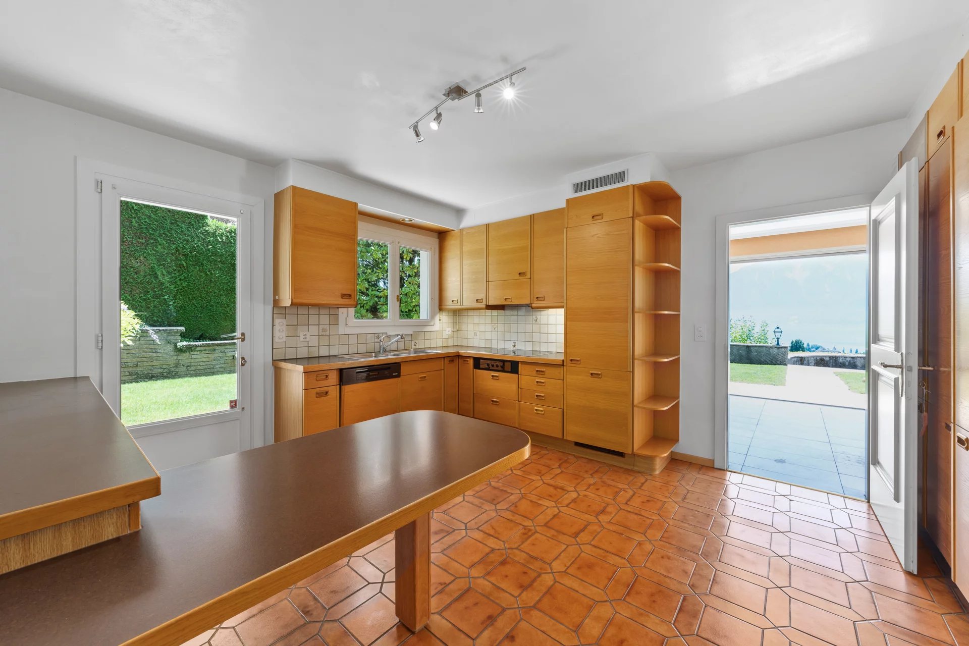 Calme et vue époustouflante sur le Lac !