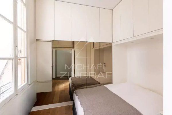Elegant Haussmannian Family Apartment for Sale in Paris, France — photo 6