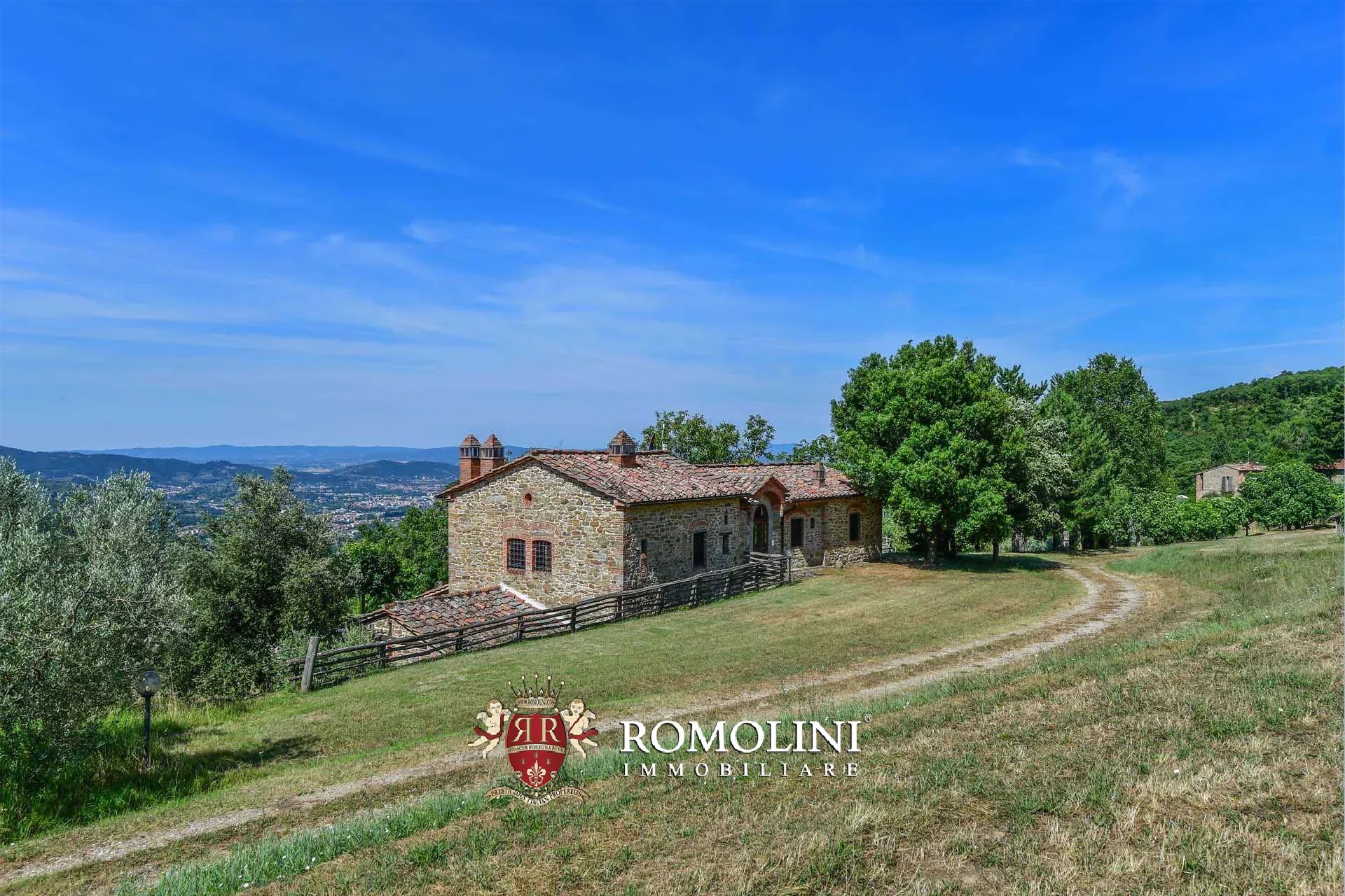 16 Bedroom Vineyard's Image 12