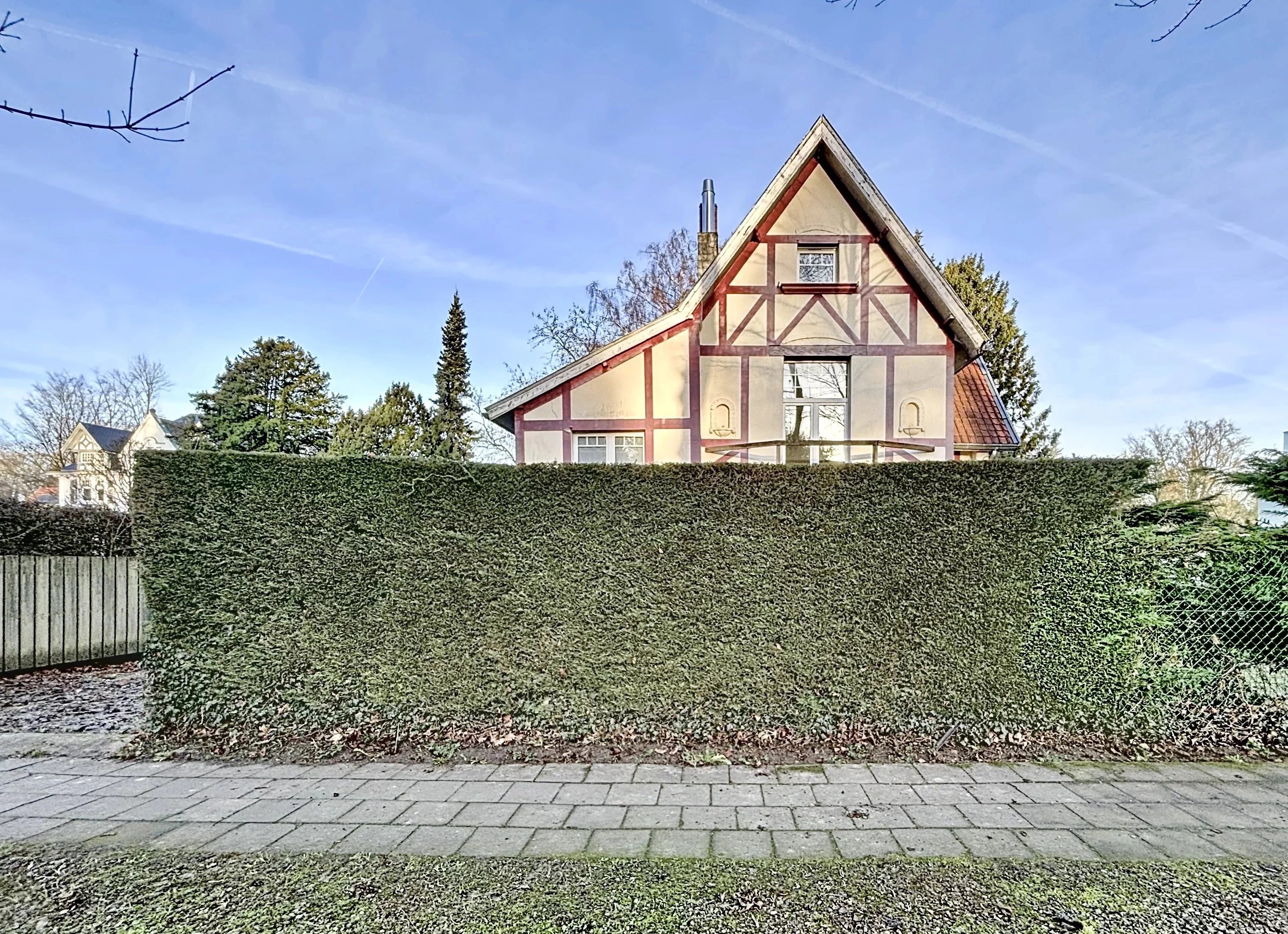 Uccle - Charming house to renovate with garden
