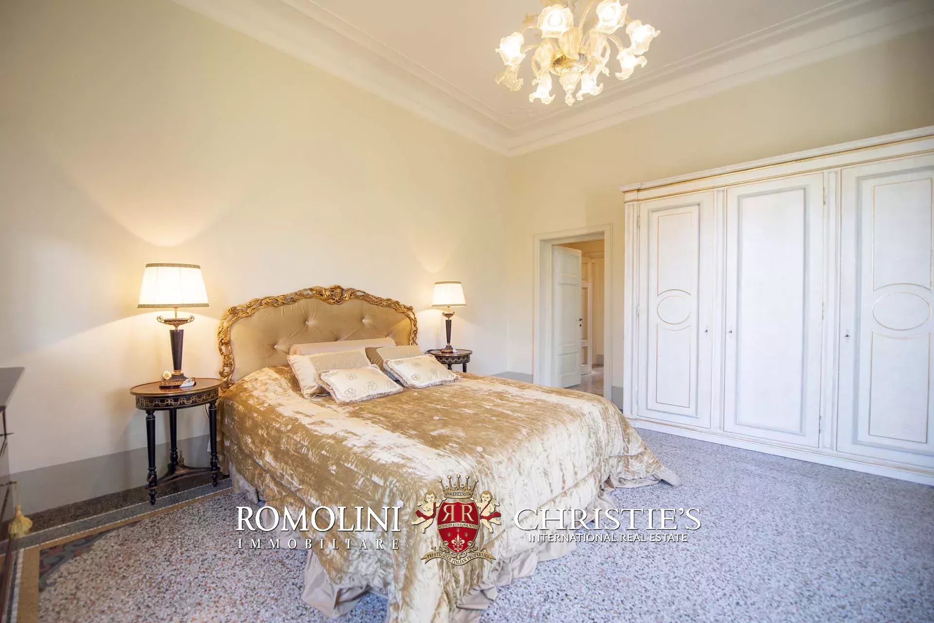 8 Bedroom Villa/Townhouse's Image 26