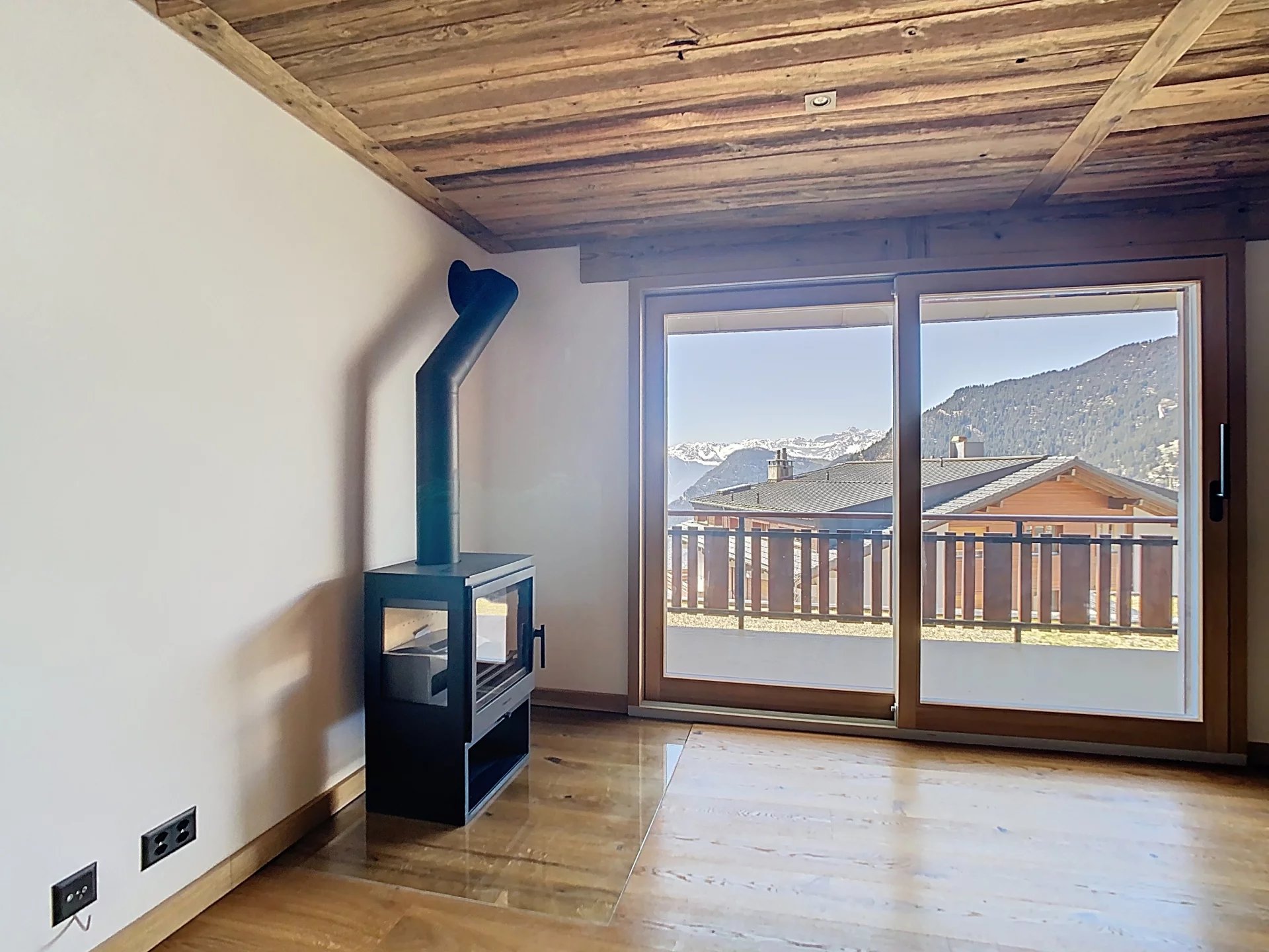 Vue imprenable, rénové à neuf!