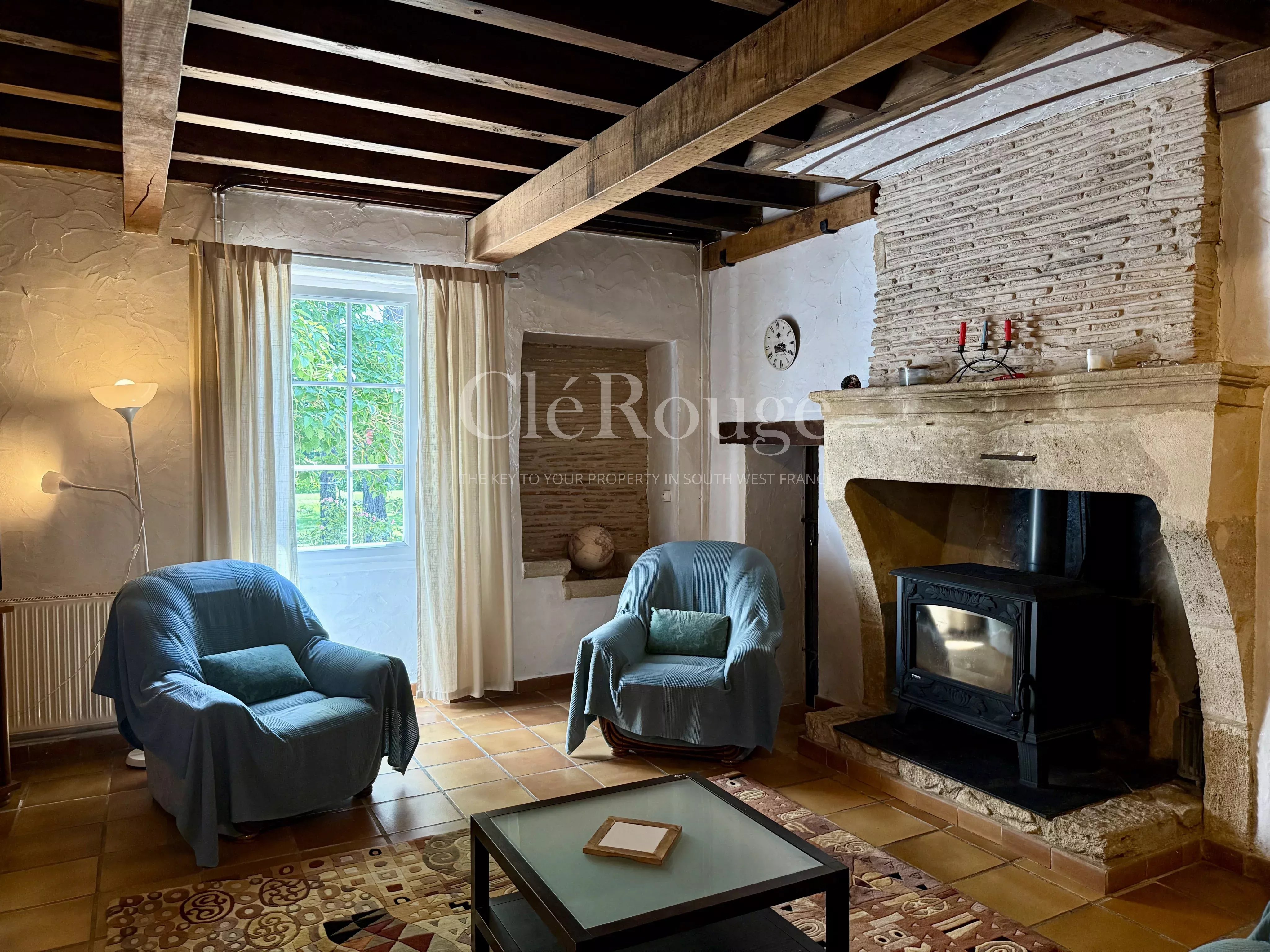 Beautiful property consisting of three houses, barns and swimming pool, just 50 minutes from Bordeaux
