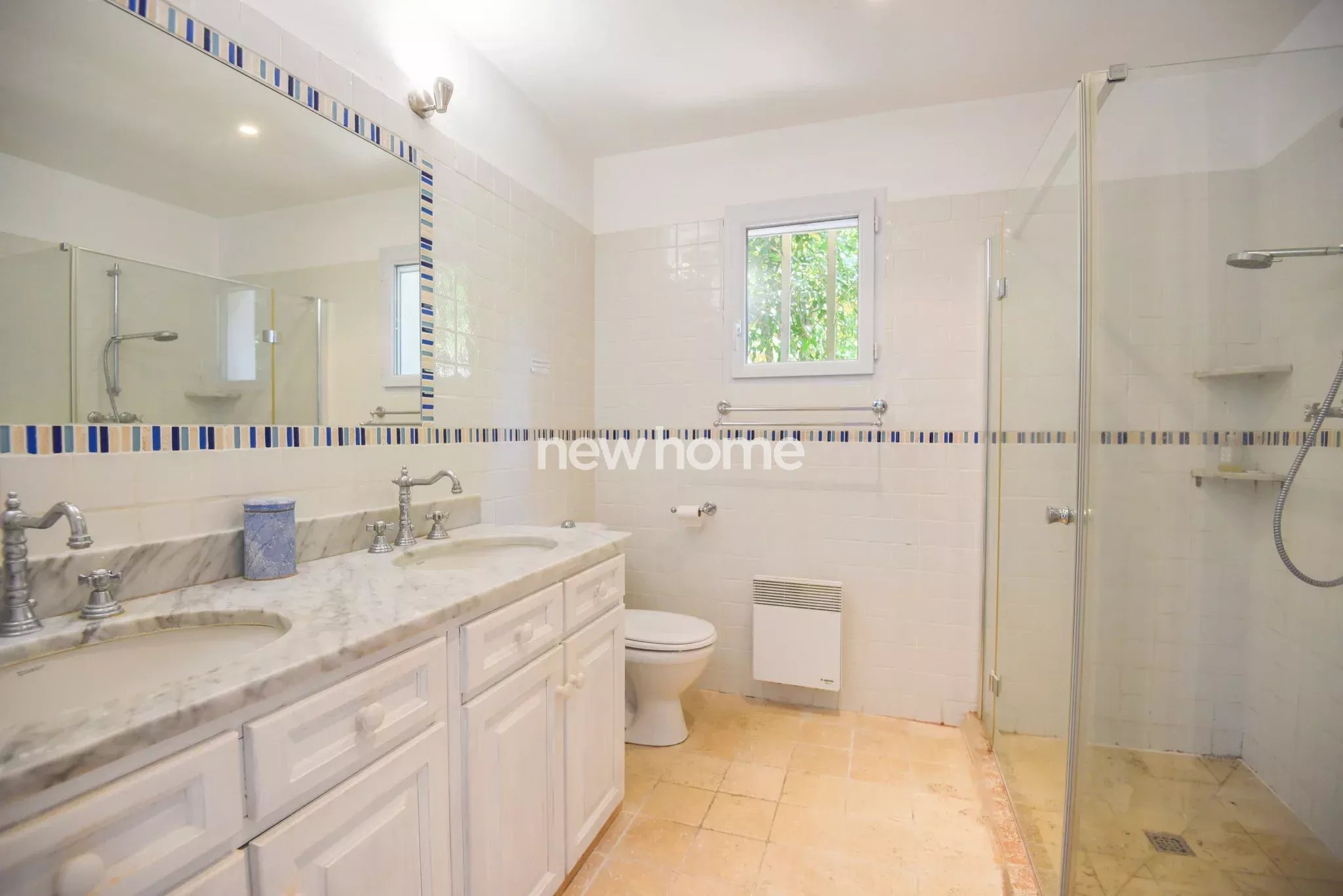 Maison 4 chambres au clame sur un beau terrain arboré