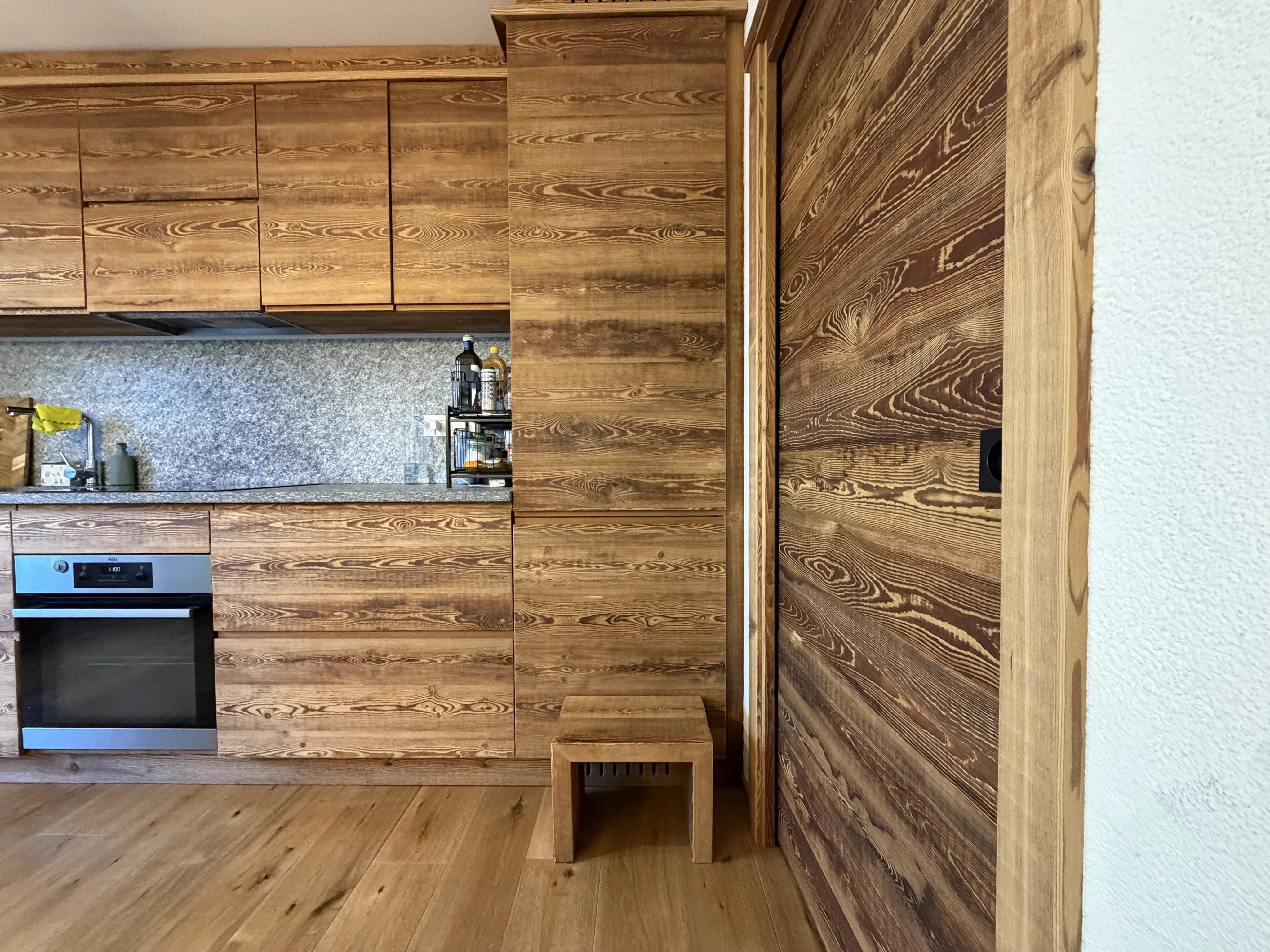 CHARMING FOUR-ROOM APARTMENT OVER TWO LEVELS WITH GARAGE — photo 17