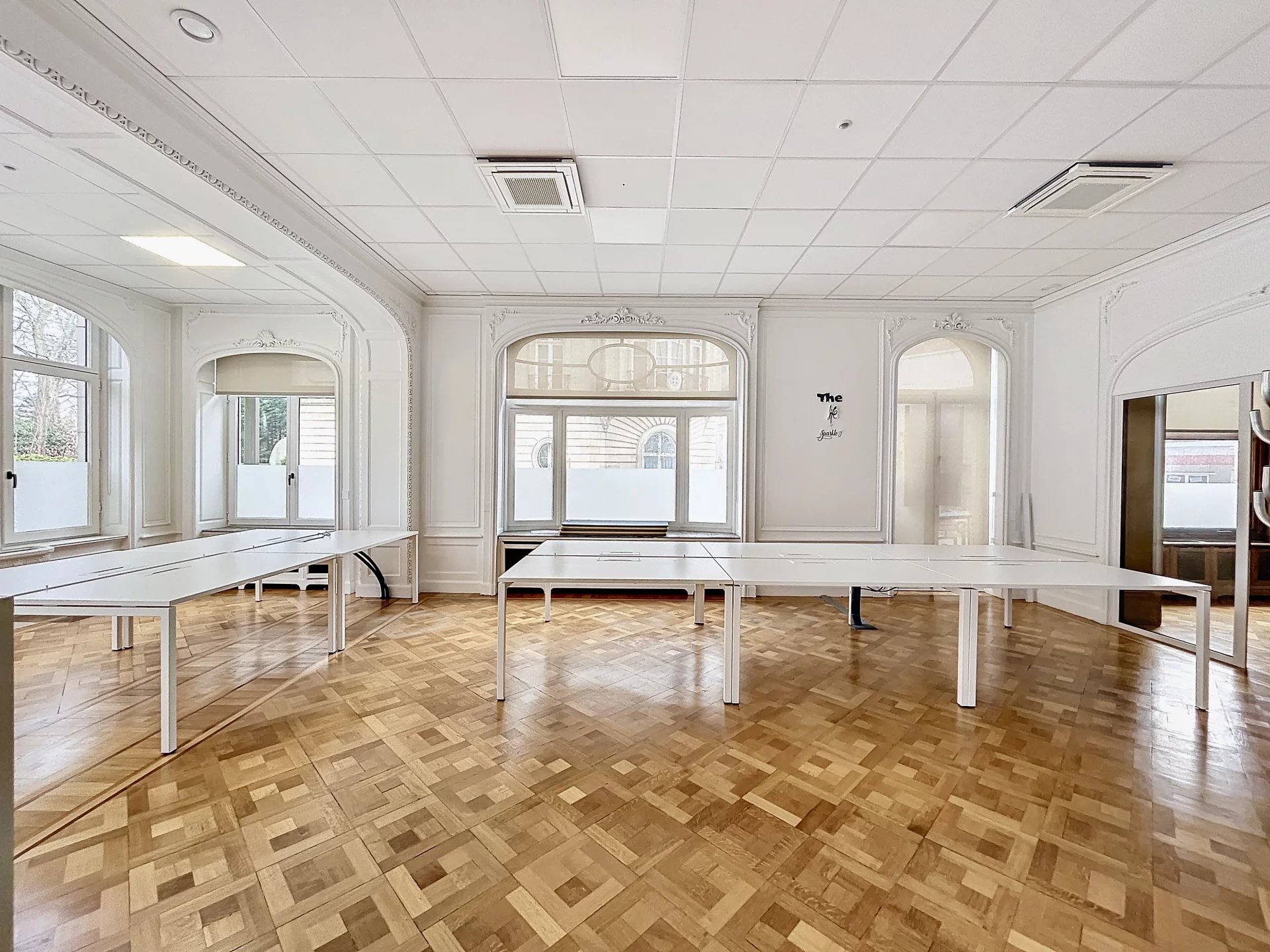 Ixelles - Vleurgat : Retail and office building 1100m2 + Car park