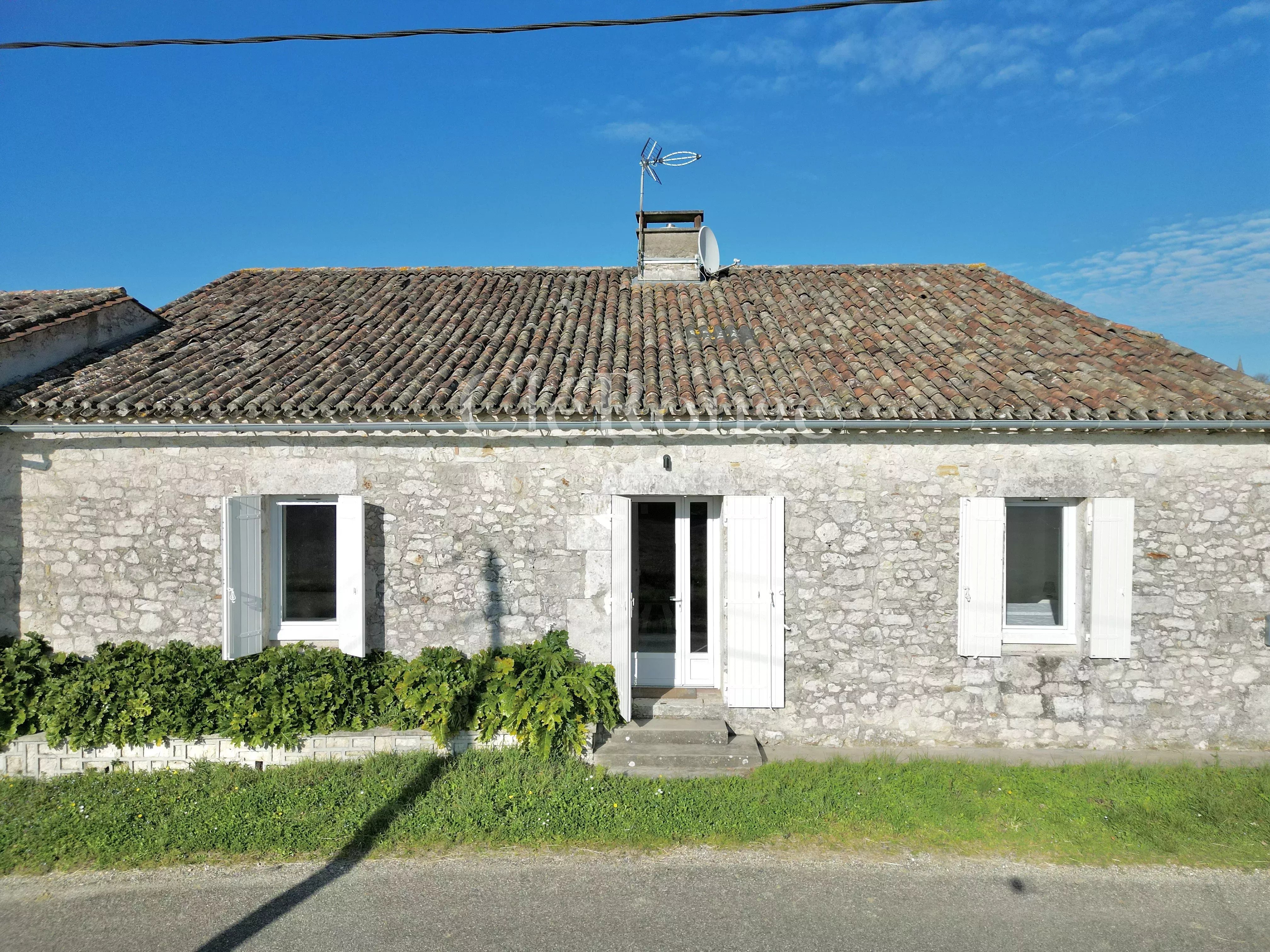 Elégante propriété en pierre avec 2 gîtes, piscine et grange située dans le triangle d'or entre Duras et Eymet