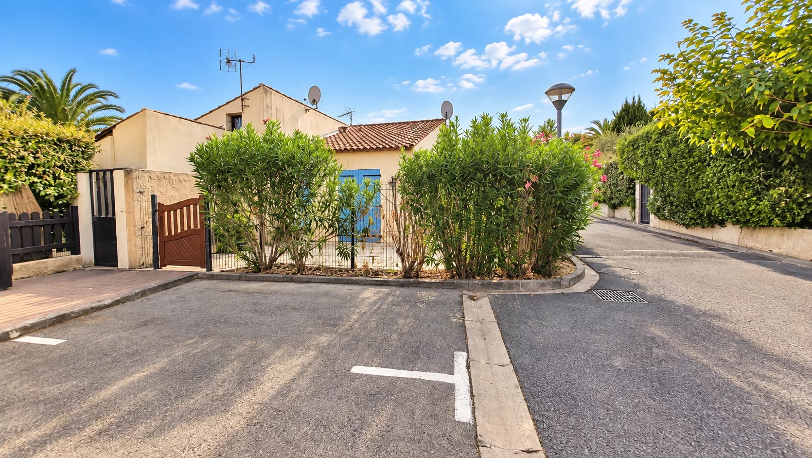 MOUGINS – Parc Saint-Basile – 38 m² Carrez – 2 chambre + mezzanine + extérieur + parking