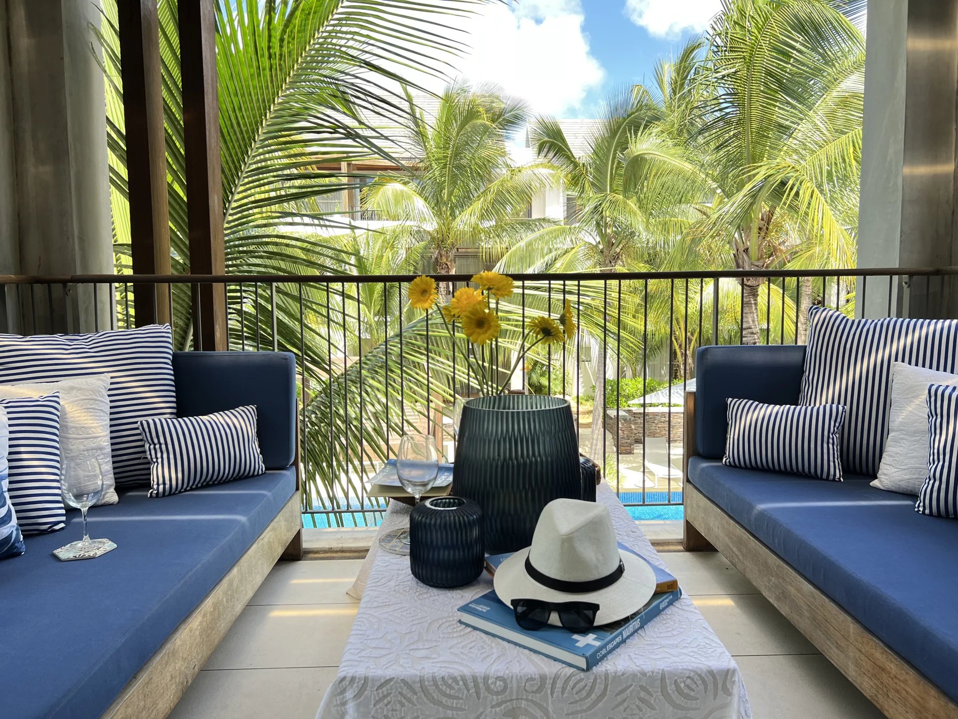MONT CHOISY GOLF ESTATE- Beautiful upmarket apartment - 3 bedrooms