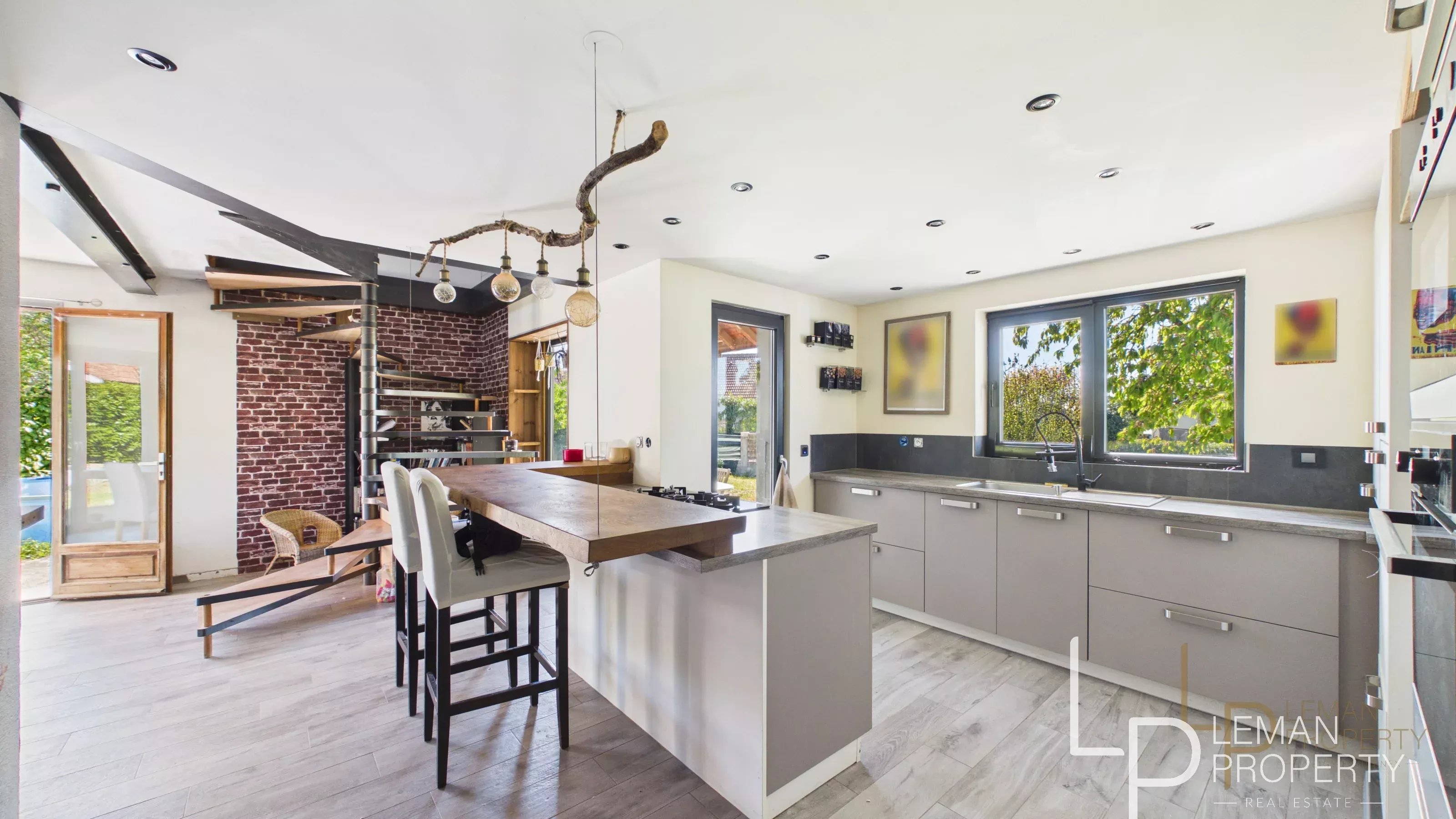 maison de 120 m2 comprenant 5 pièces