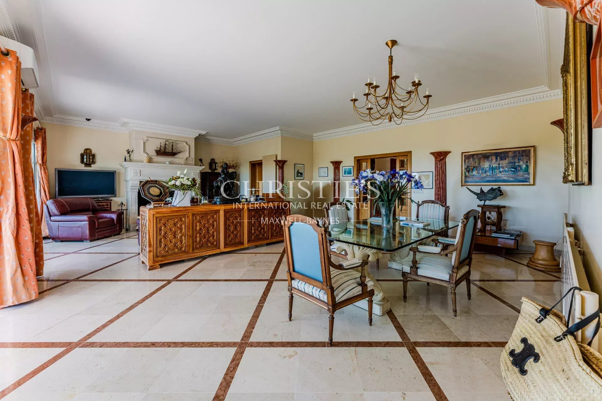 5 Bedroom Villa/Townhouse's Image 3