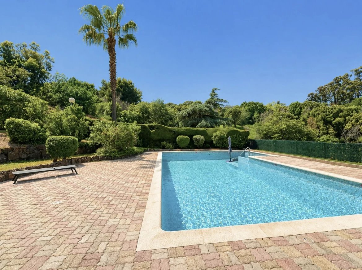 3P CANNES - CROIX DES GARDES / PISCINE / PARKING / CAVE