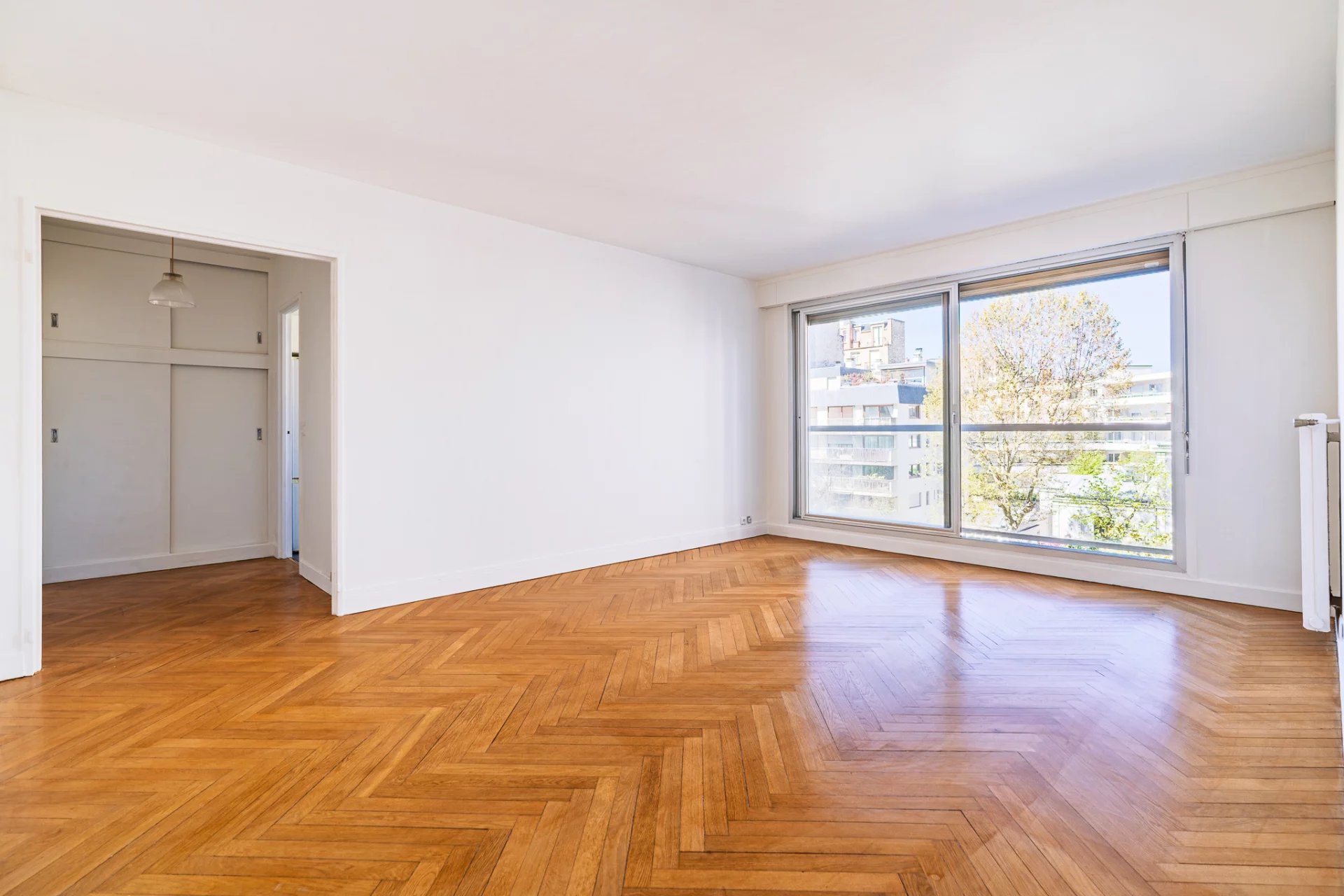 Sole listing - Neuilly-Parmentier - 1-bed apartment - Wide balcony - Peaceful leafy surroundings - Unobstructed views - Pasteur school sector - picture 2