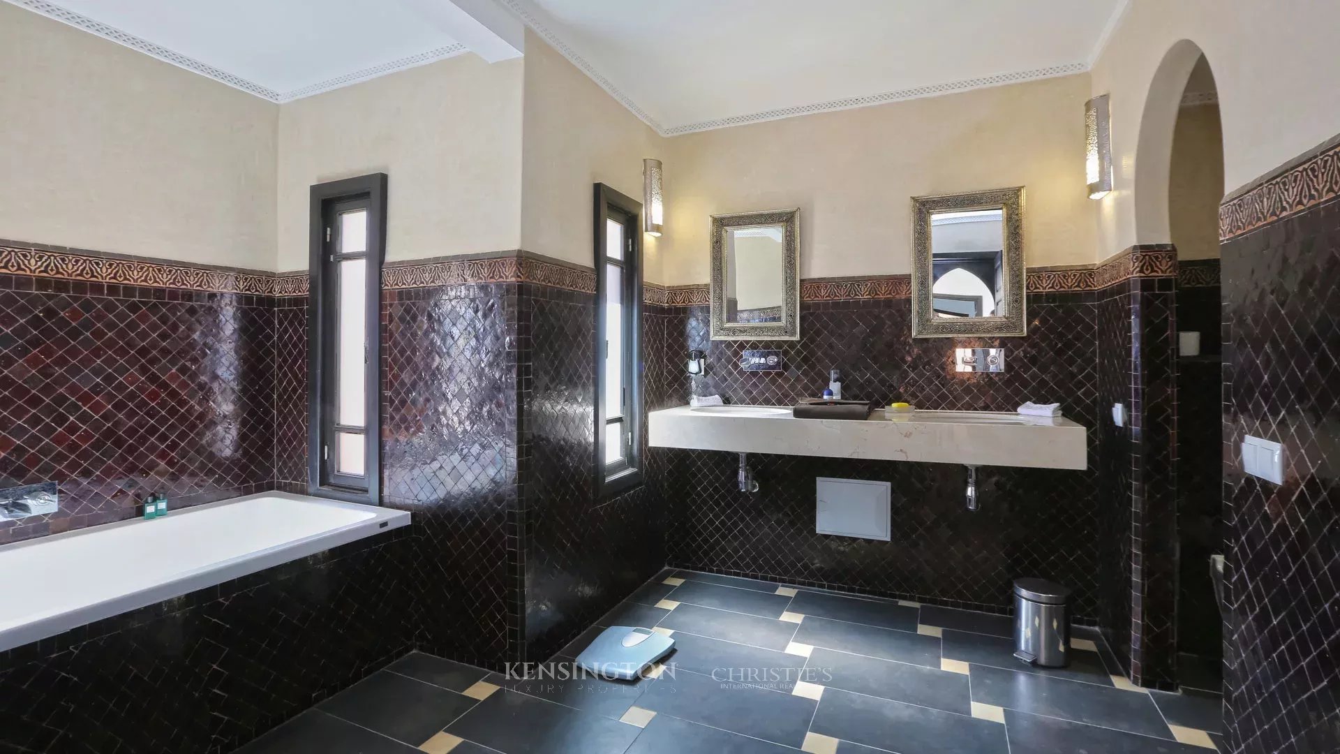 6 Bedroom Villa/Townhouse's Image 7