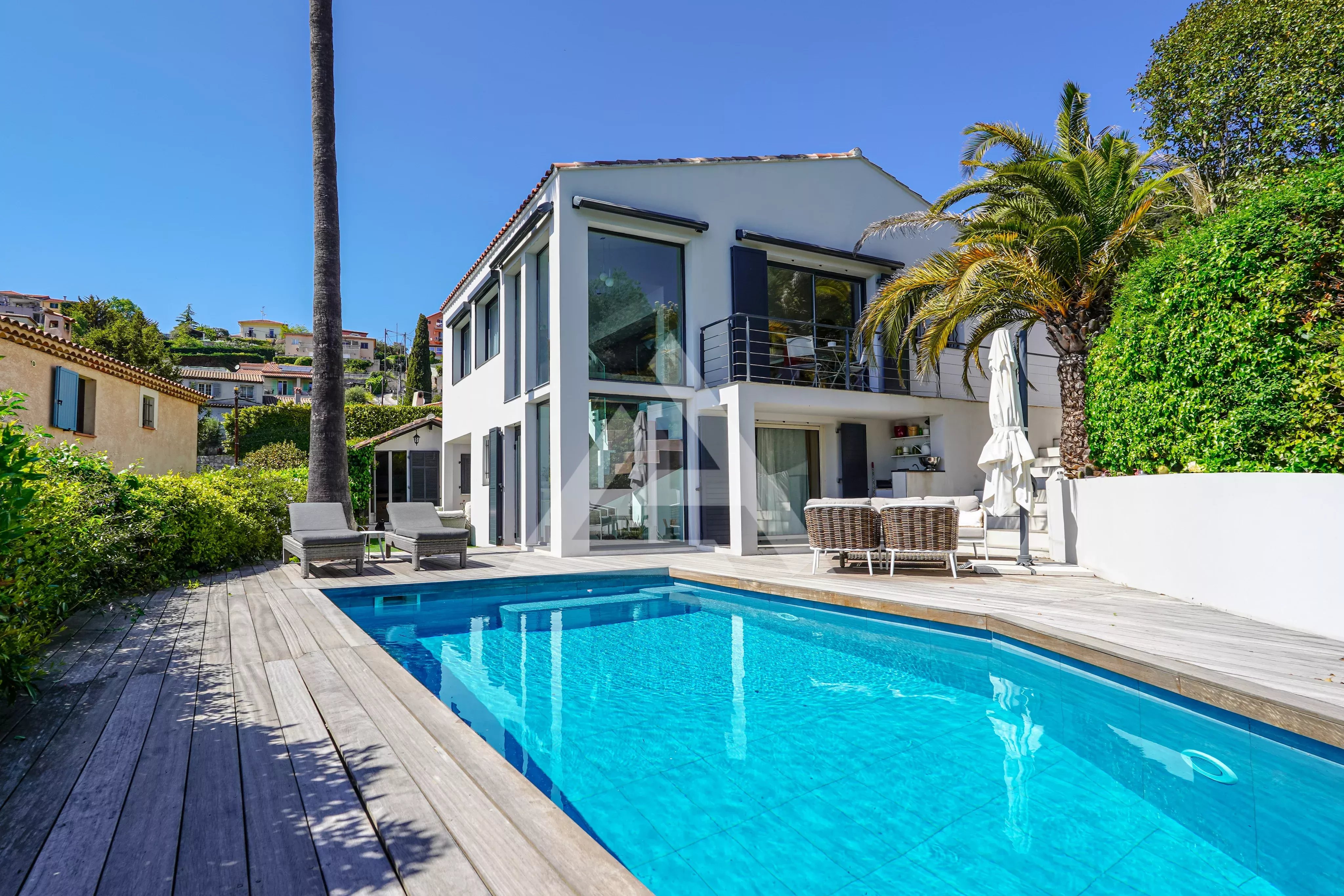 LA TURBIE - VILLA CINQ CHAMBRES - PISCINE AVEC VUE MER
