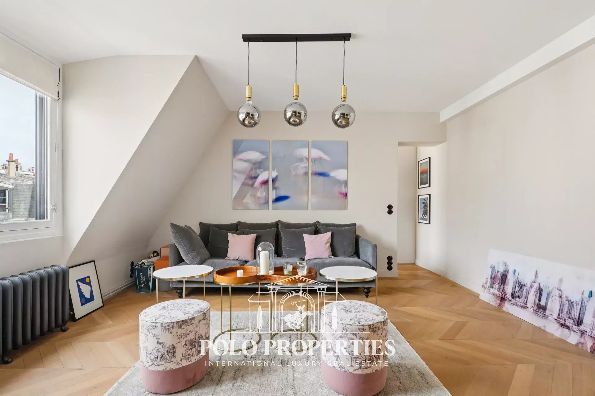Pied à terre en étage élevé- Avenue Marceau