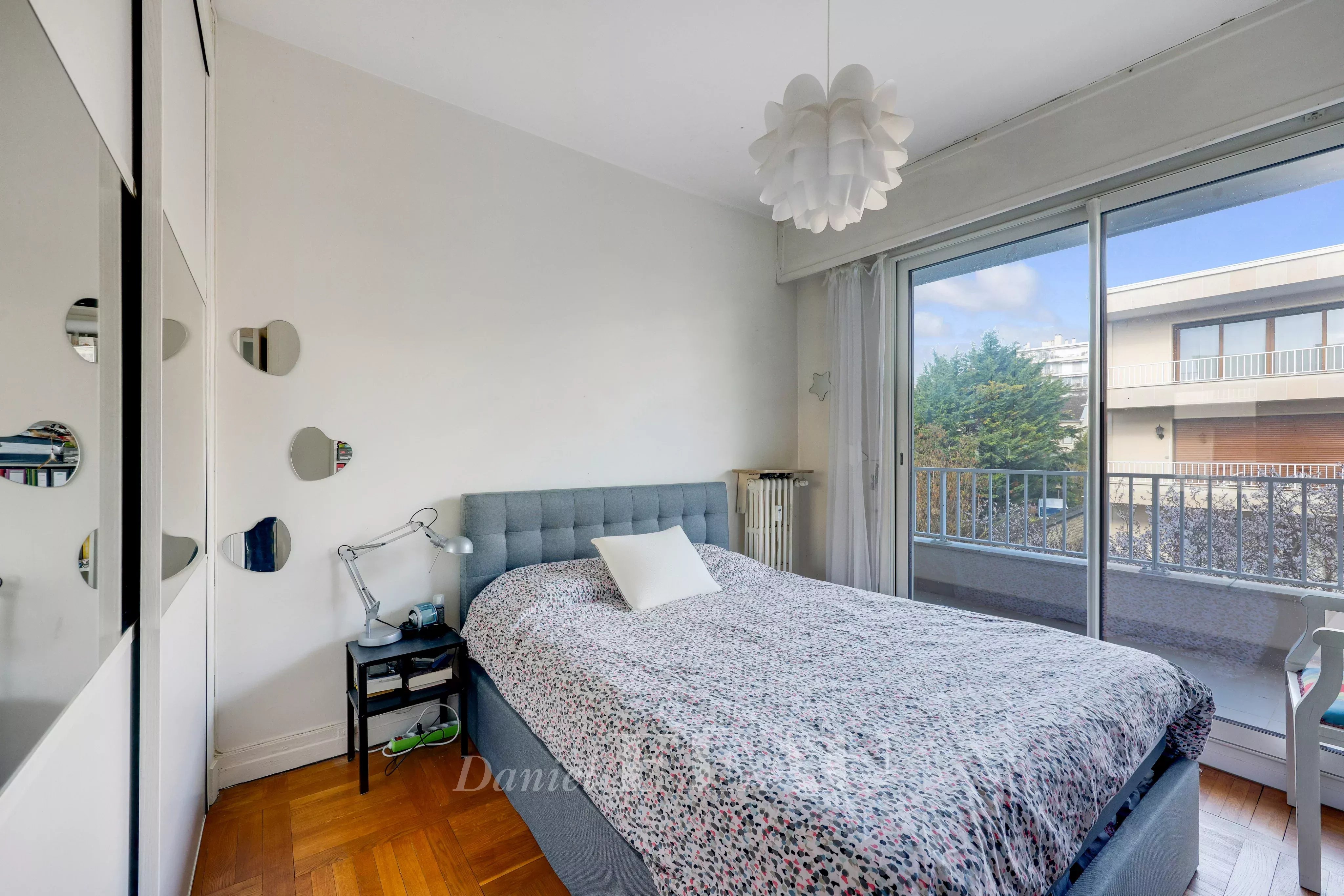 Chambre 1 sur balcon Nord-Est