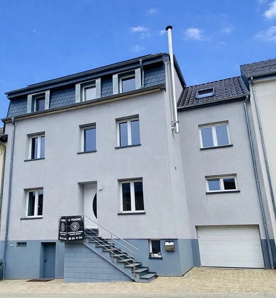 6-BEDROOM SEMI-DETACHED HOUSE WITH GARDEN IN FLAXWEILER