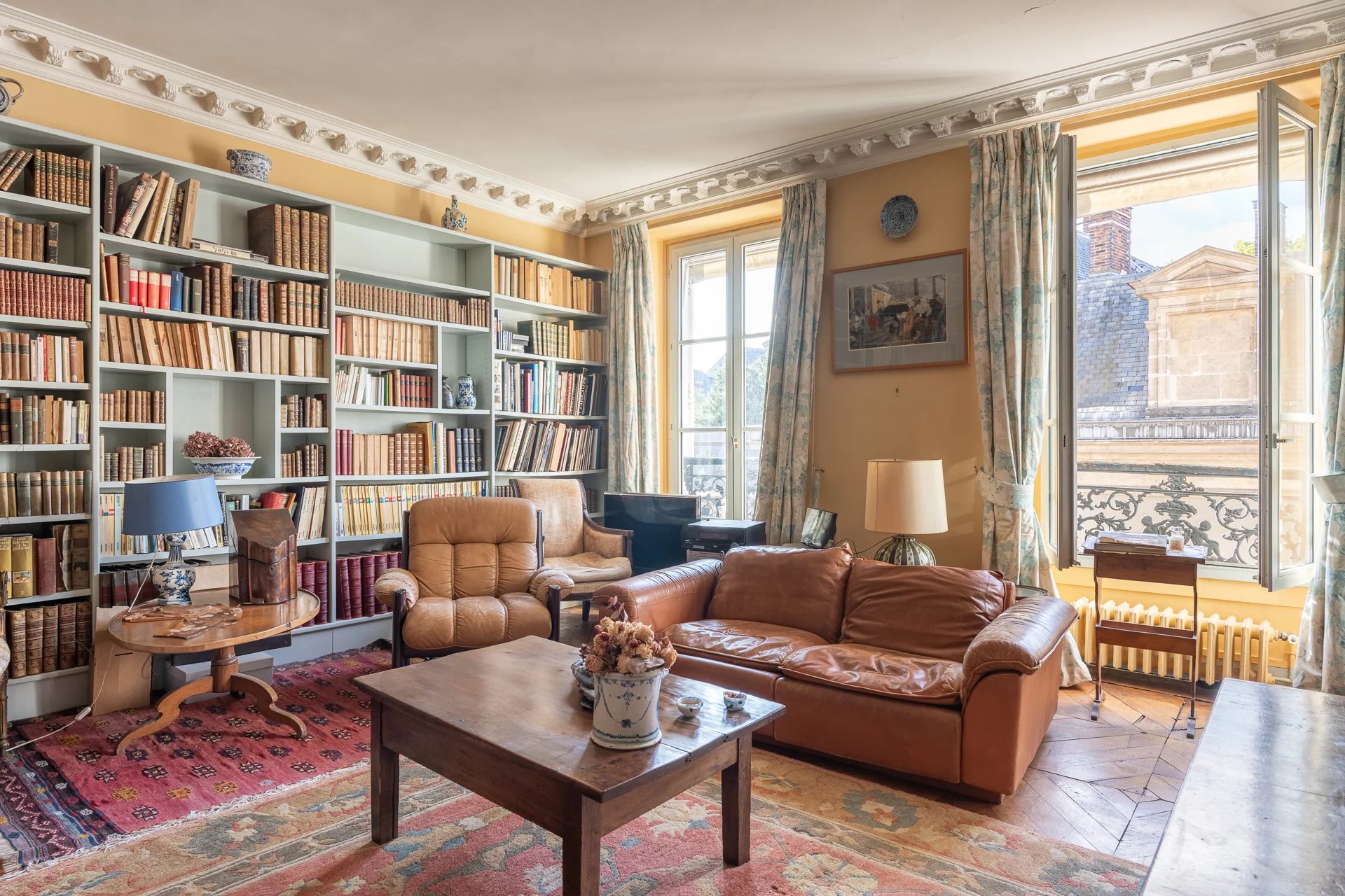 A vendre - appartement - Paris 6ème - 5 pièces - 2 à 3 chambres - vues Sénat / jardin du Luxembourg - a rénover