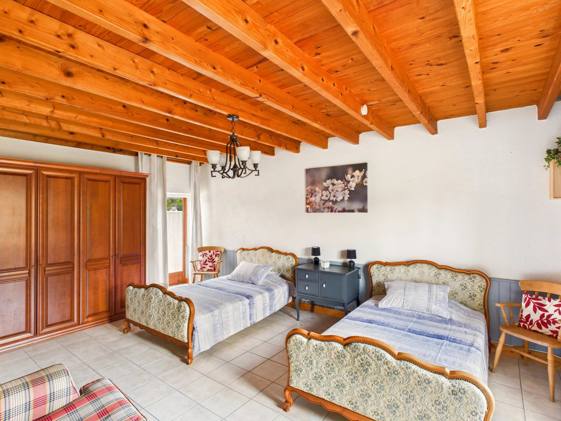 House in Chaunay - Image 5