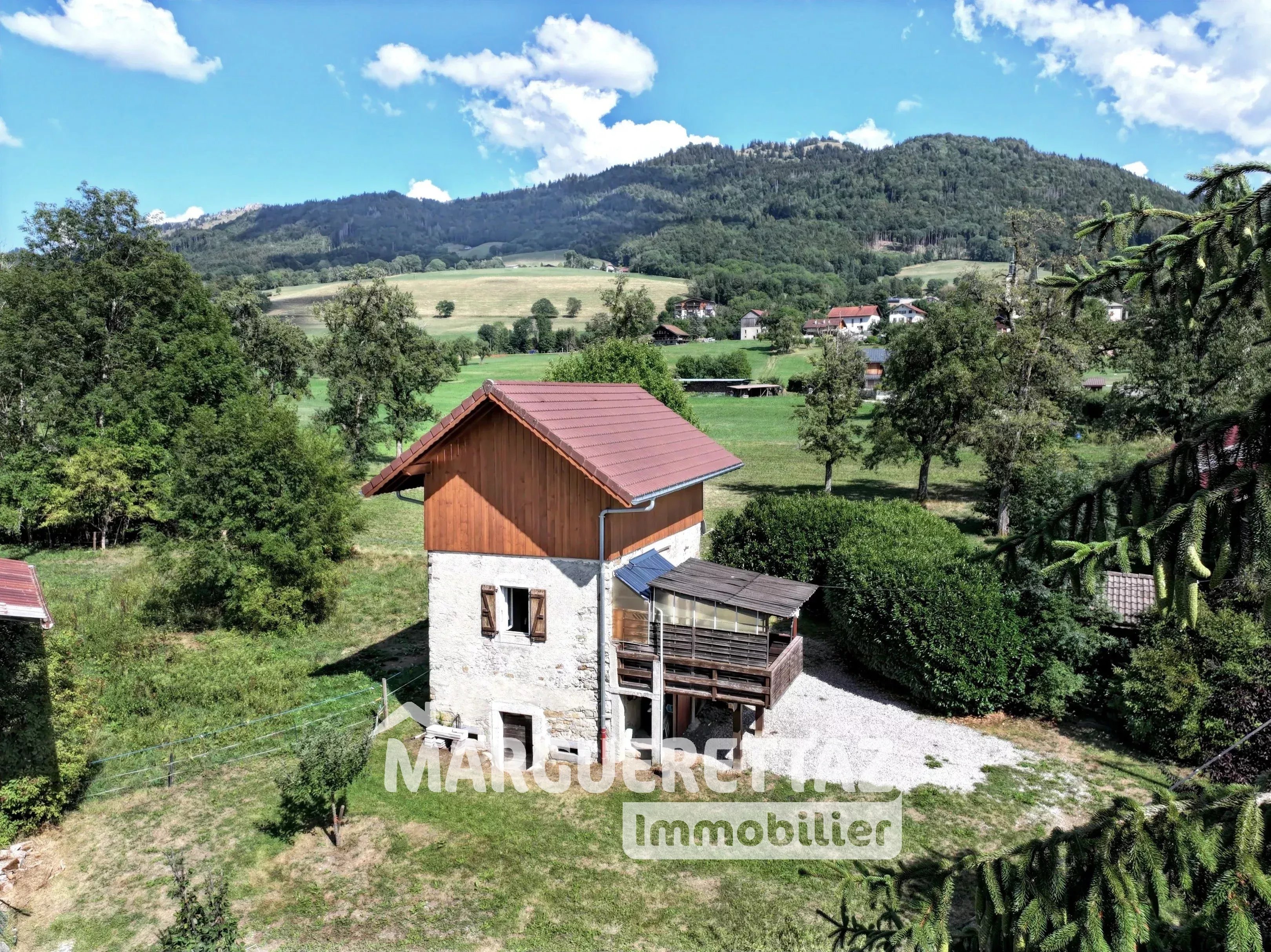 Maison T2 habitable immédiatement avec fort potentiel d'évolution – Terrain plat de 1 066 m²