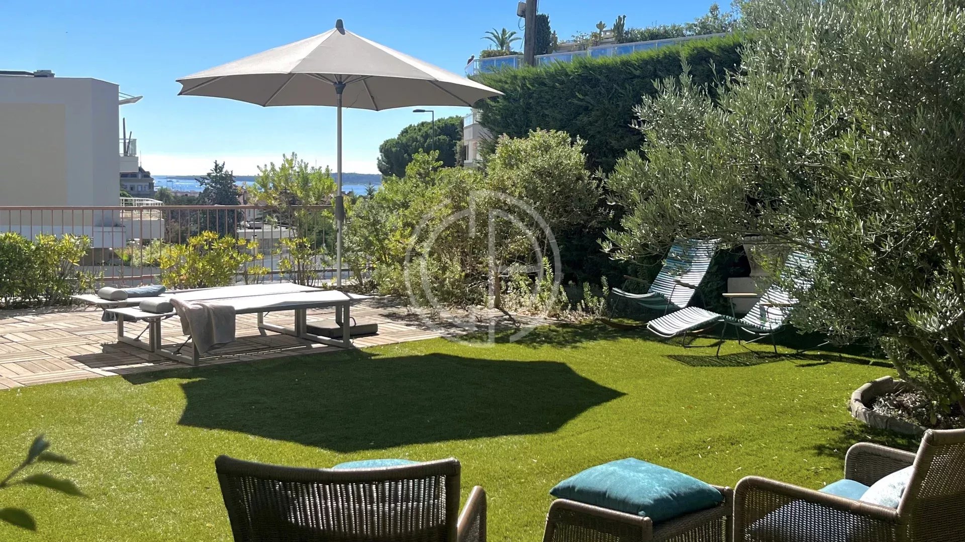Cannes - Appartement 4 P avec jardin et piscine