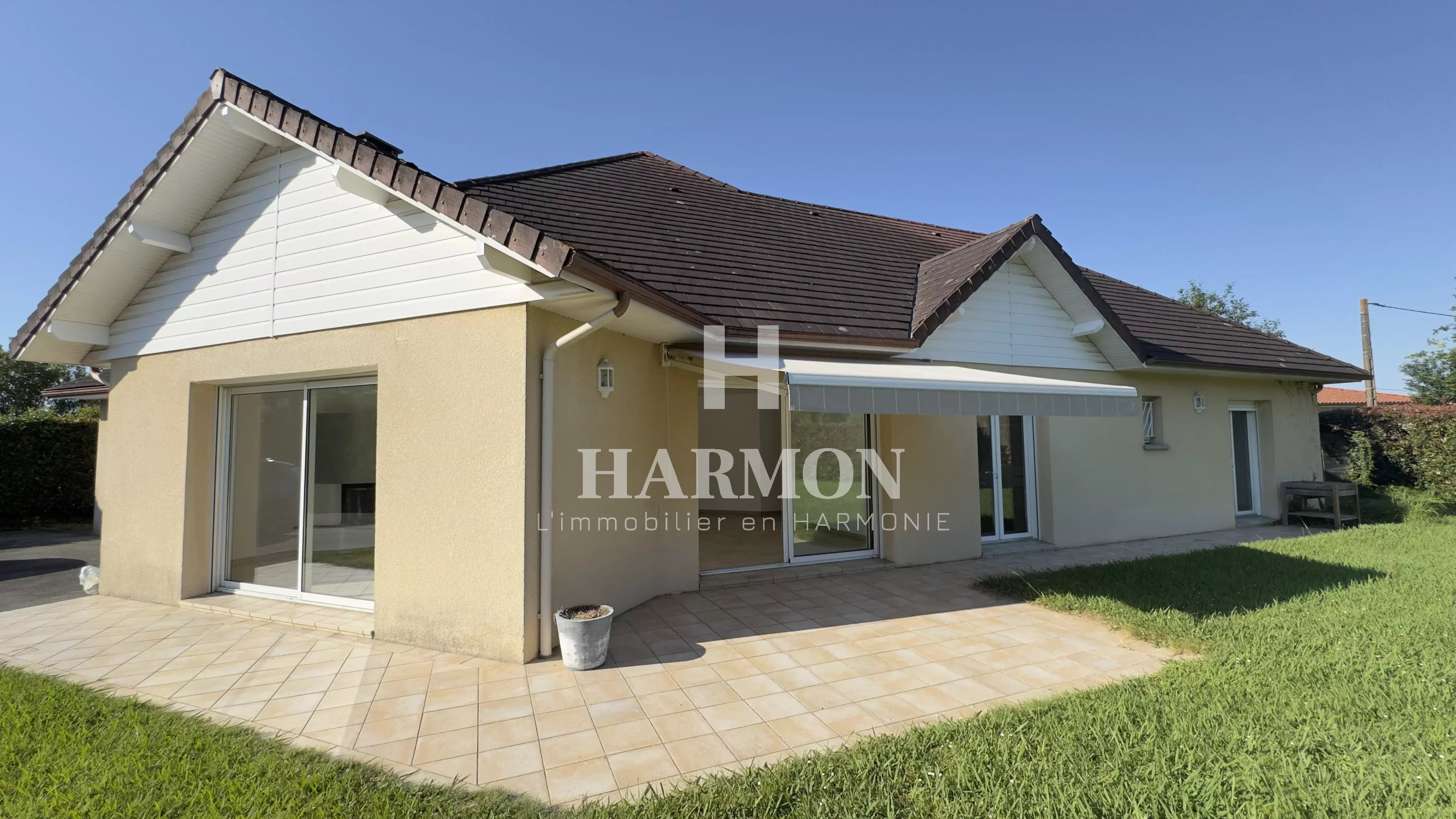 Maison de 144m² avec 3ch, bureau et garage sur 900m²