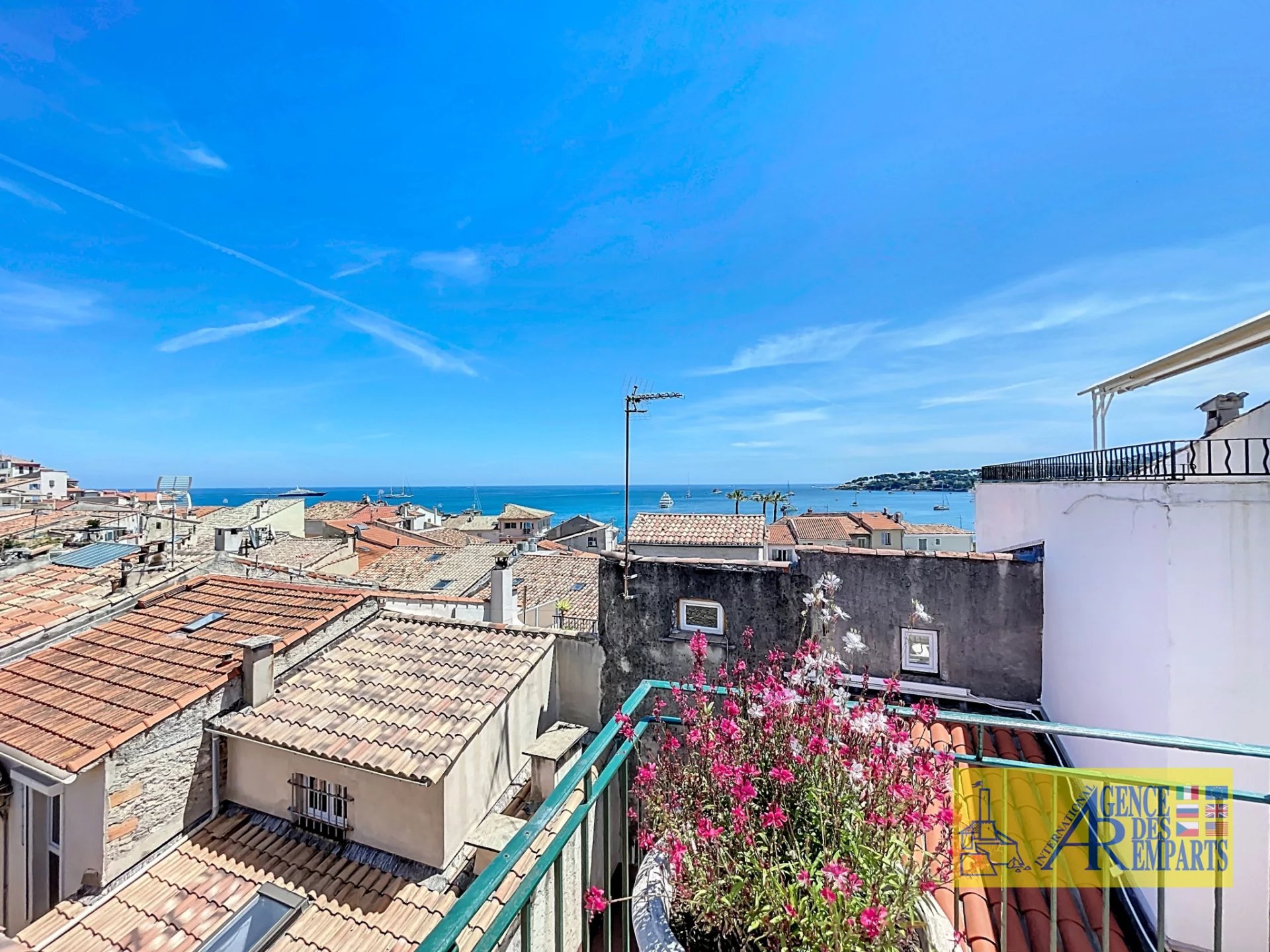 Maison de charme avec terrasse et  toit-terrasse   vue mer e